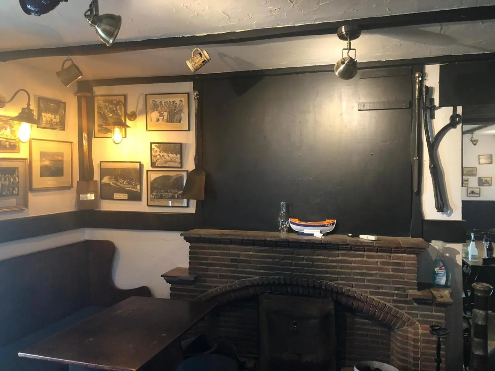 Lounge or bar in The Top House Inn