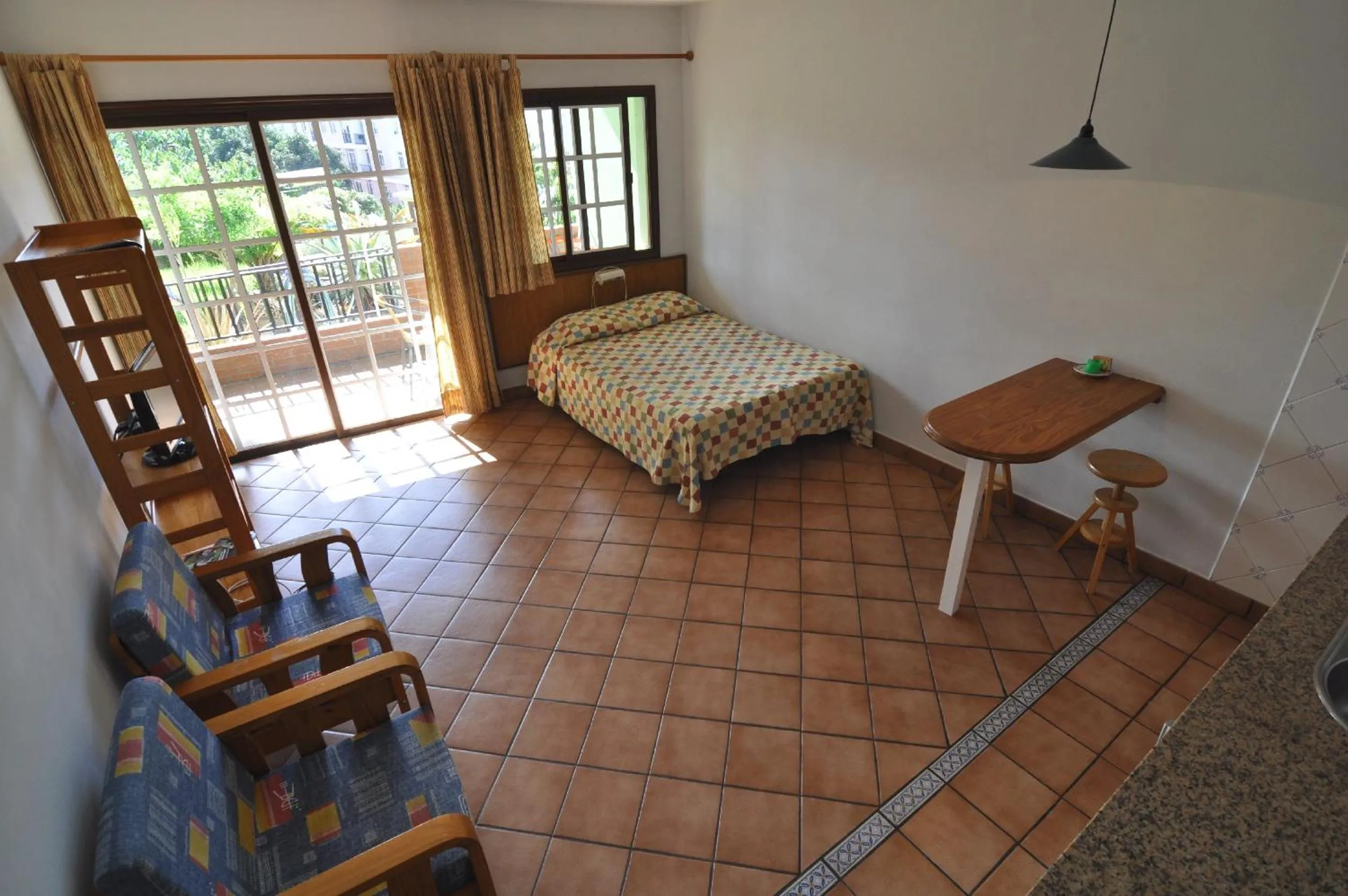 Kitchen or kitchenette, Bed in Apartamentos Atlantis