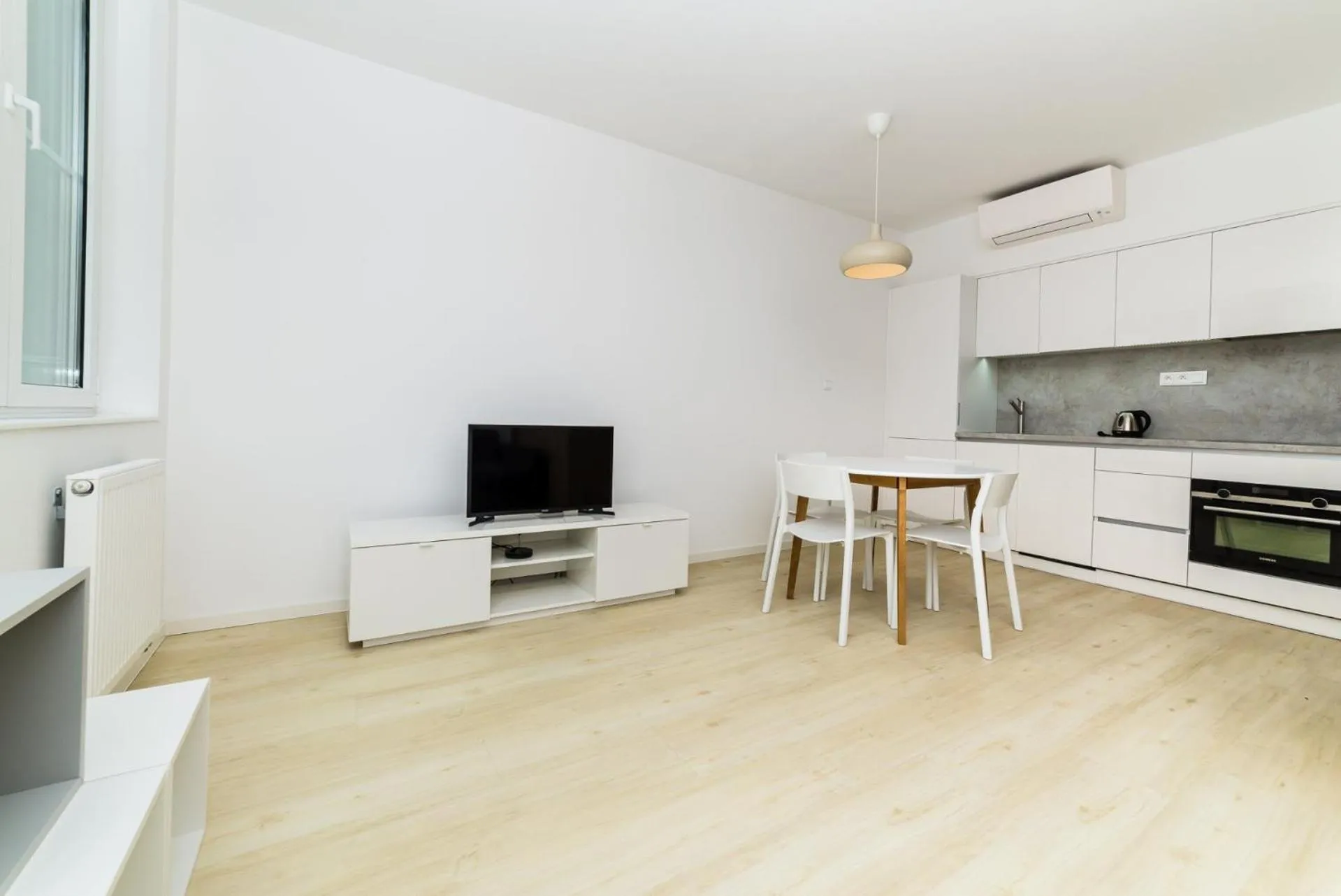 TV and multimedia in City Castle Apartments Free Parking