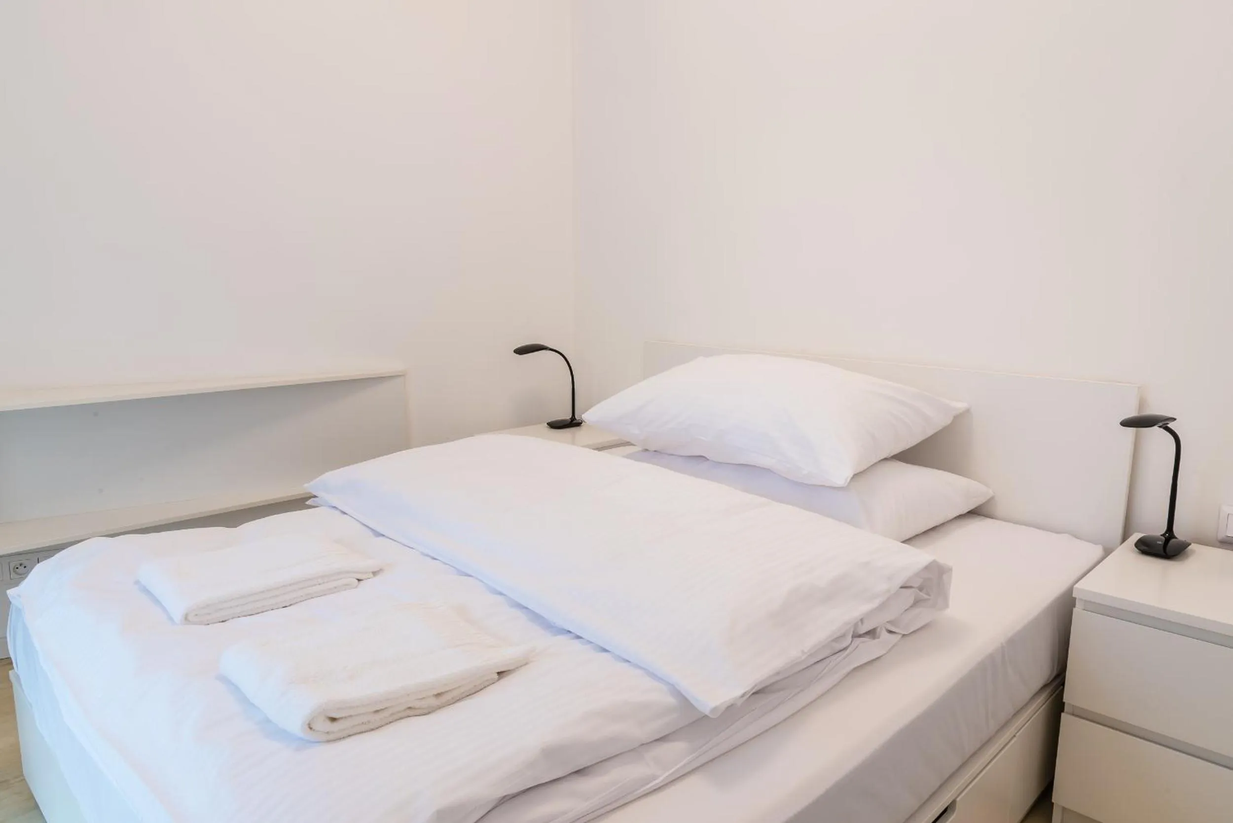 Bed in City Castle Apartments Free Parking