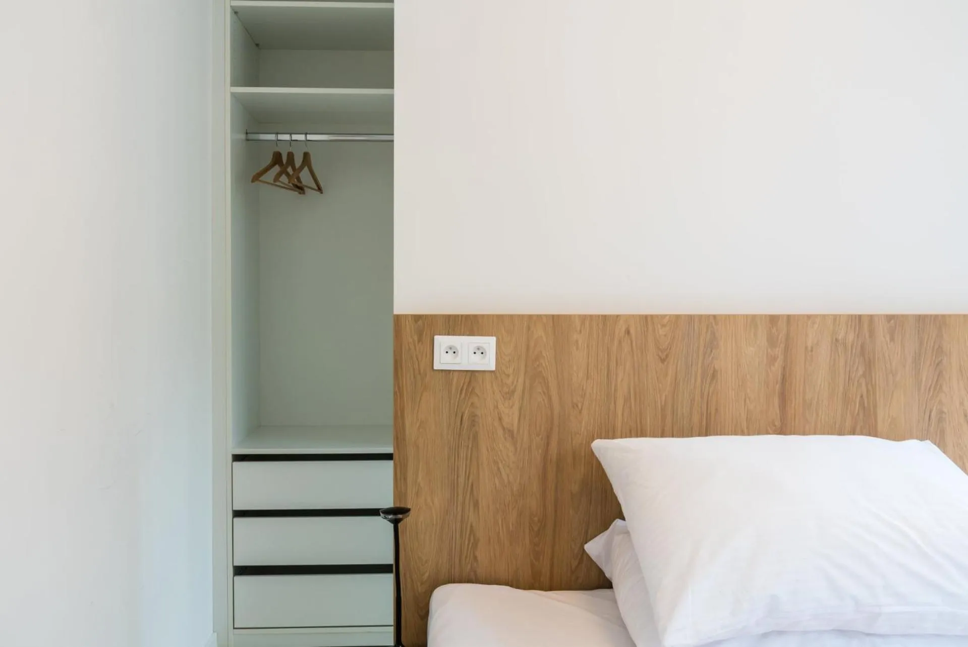 Bed in City Castle Apartments Free Parking