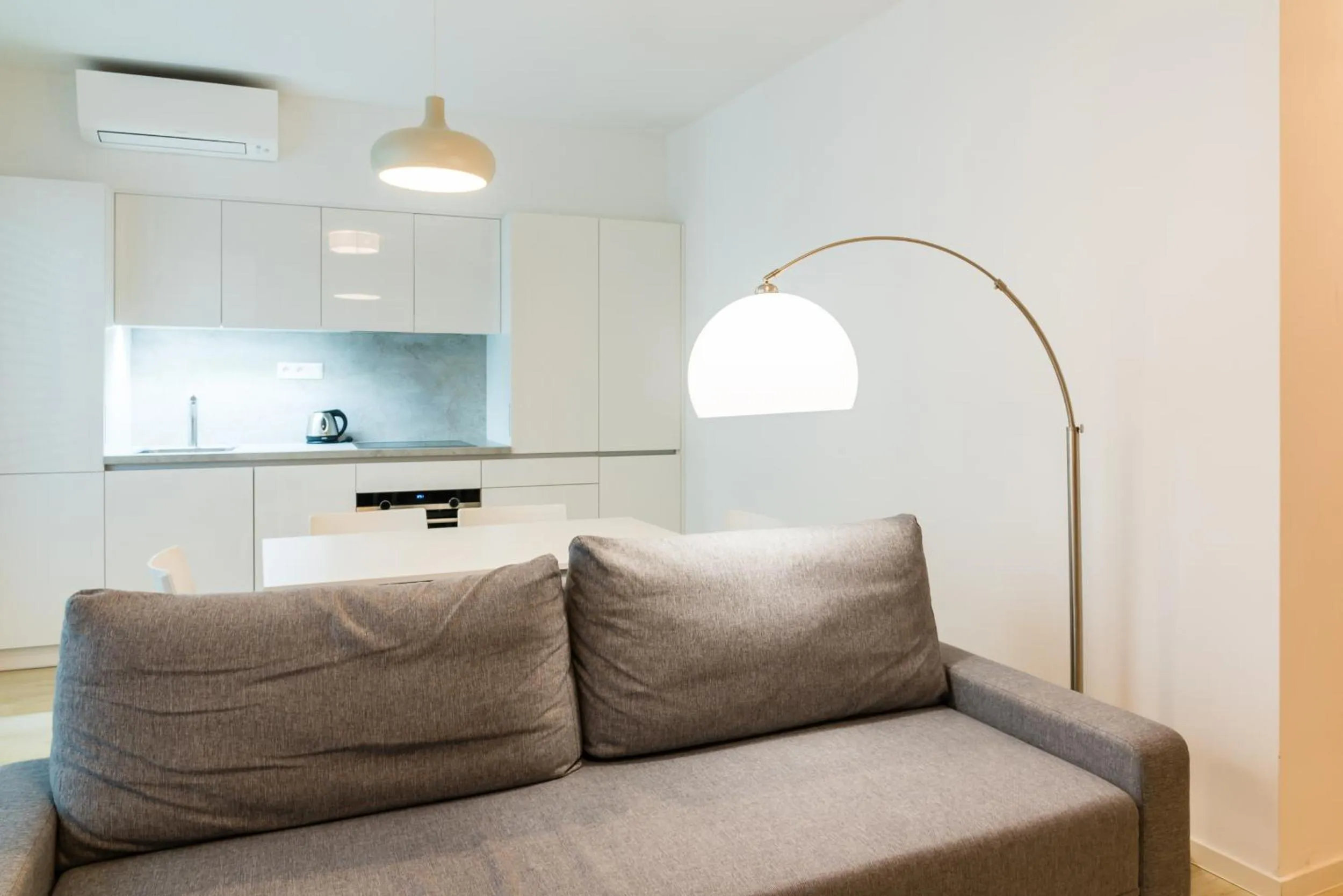 Seating area in City Castle Apartments Free Parking