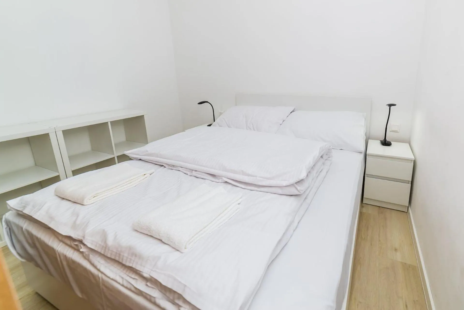 Bed in City Castle Apartments Free Parking