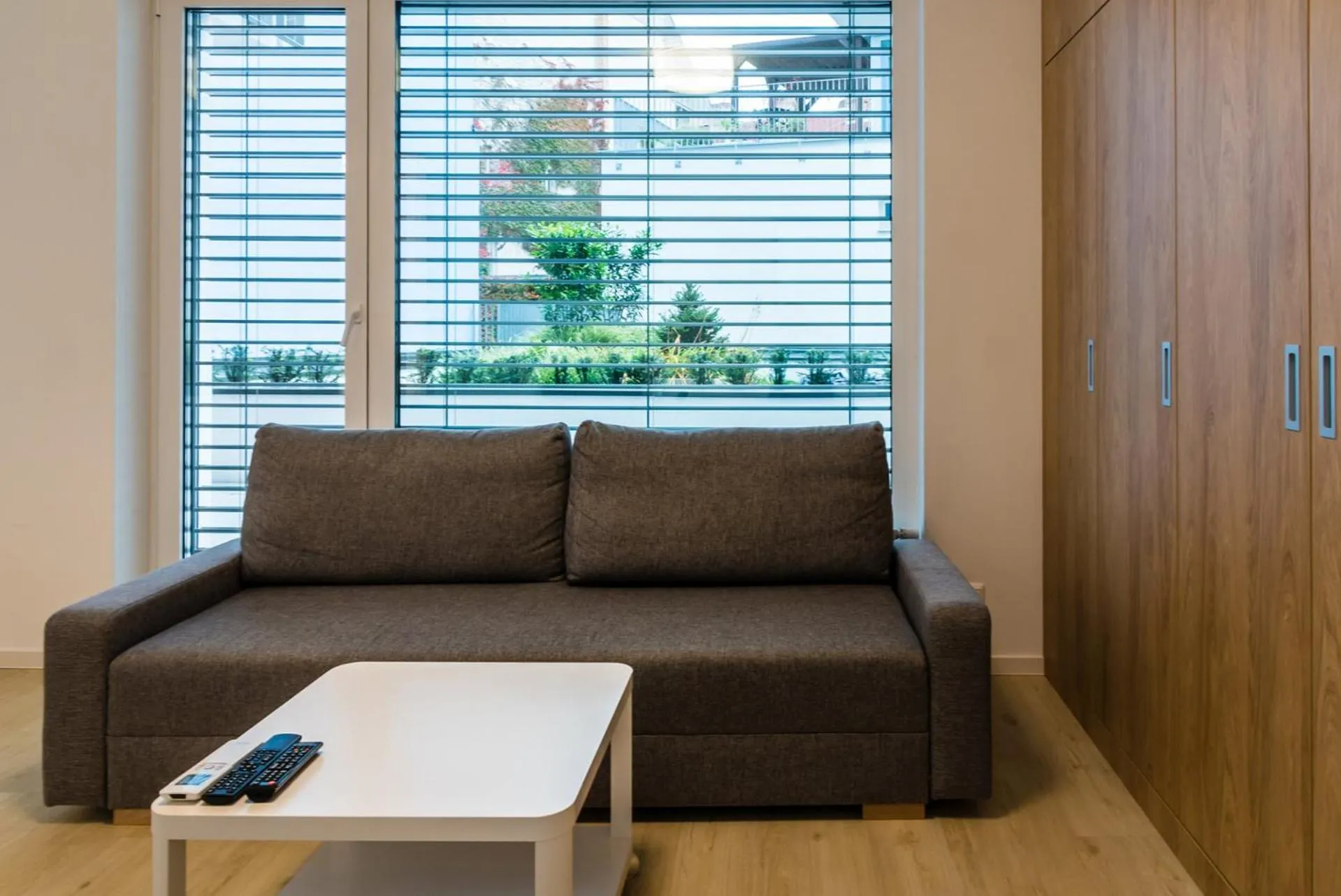 Seating area in City Castle Apartments Free Parking