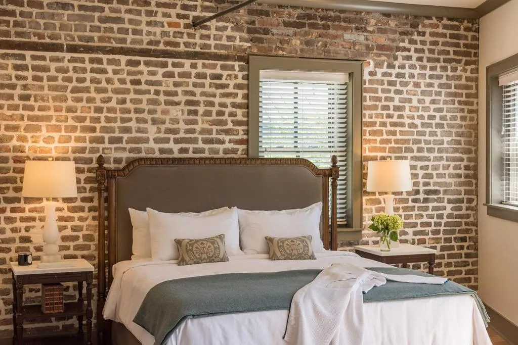 Bed in Andrew Pinckney Inn