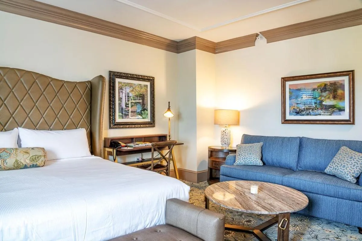 Bed in Andrew Pinckney Inn