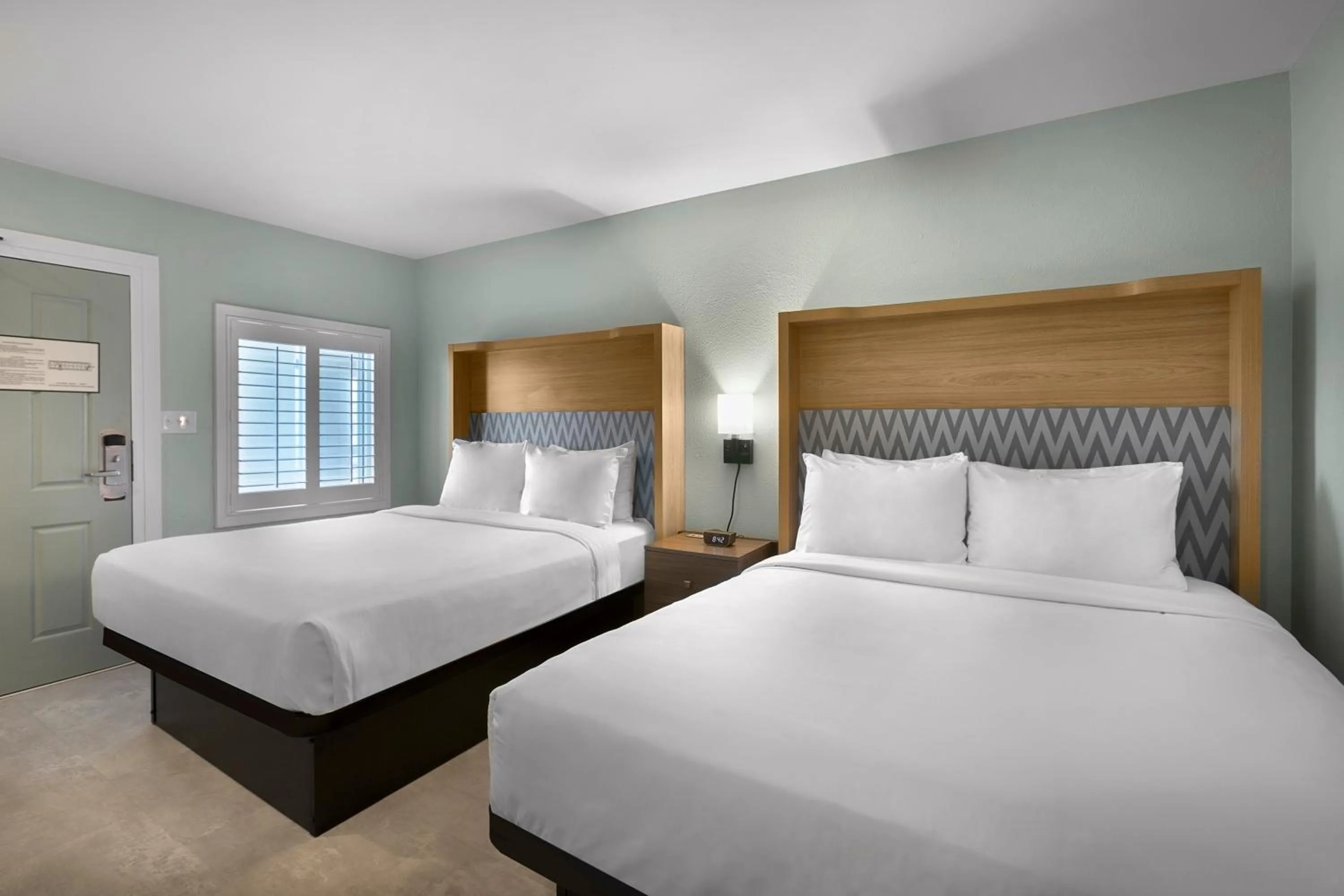 Bedroom, Bed in Seaside Inn - Isle of Palms