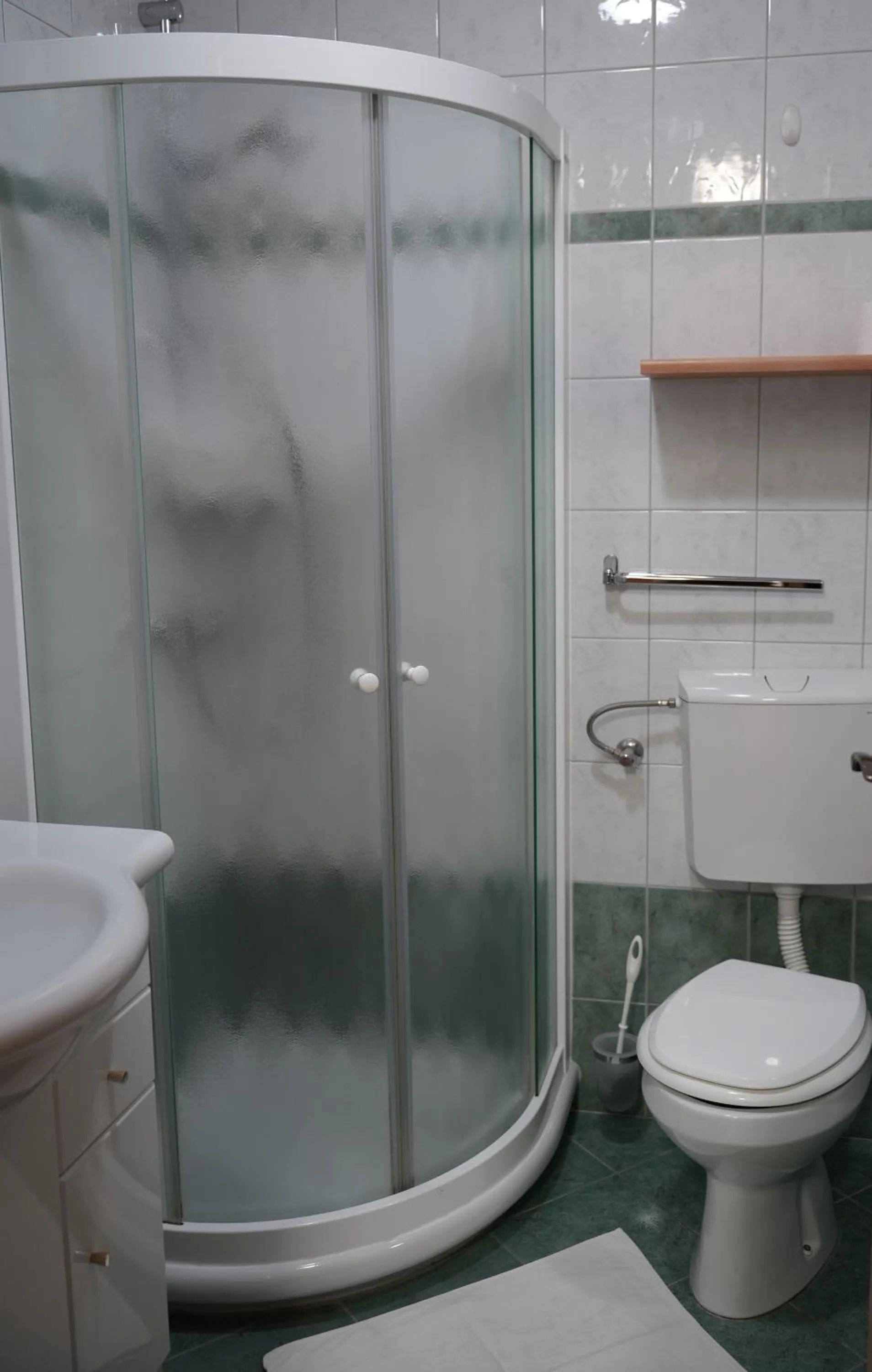 Shower in Miškar Rooms