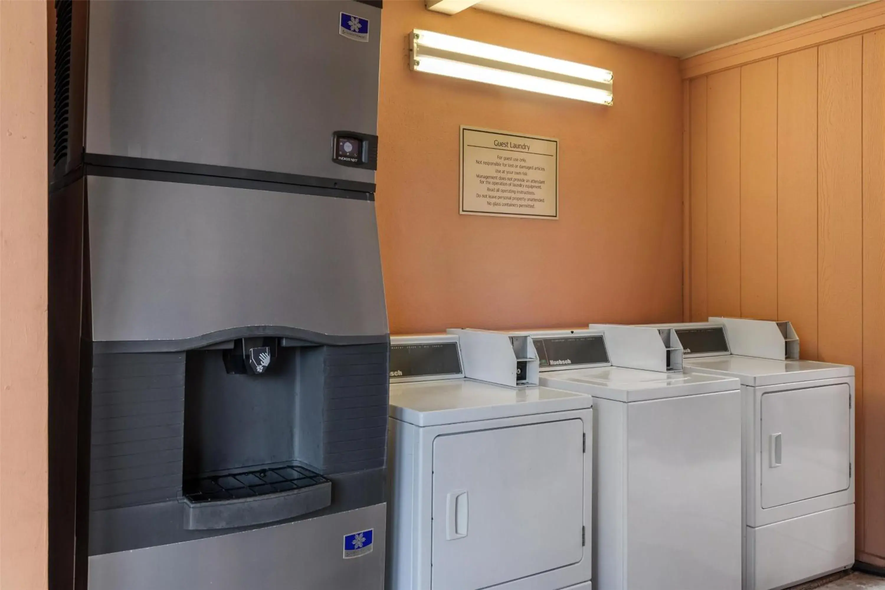 Property building in Best Western Charleston Inn Property building in Best Western Charleston Inn