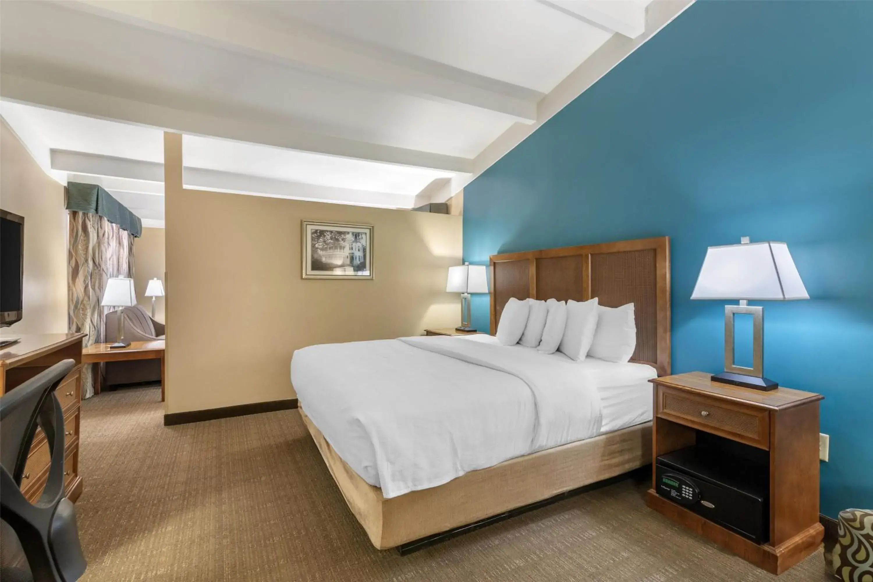 Bedroom, Bed in Best Western Charleston Inn Bedroom, Bed in Best Western Charleston Inn