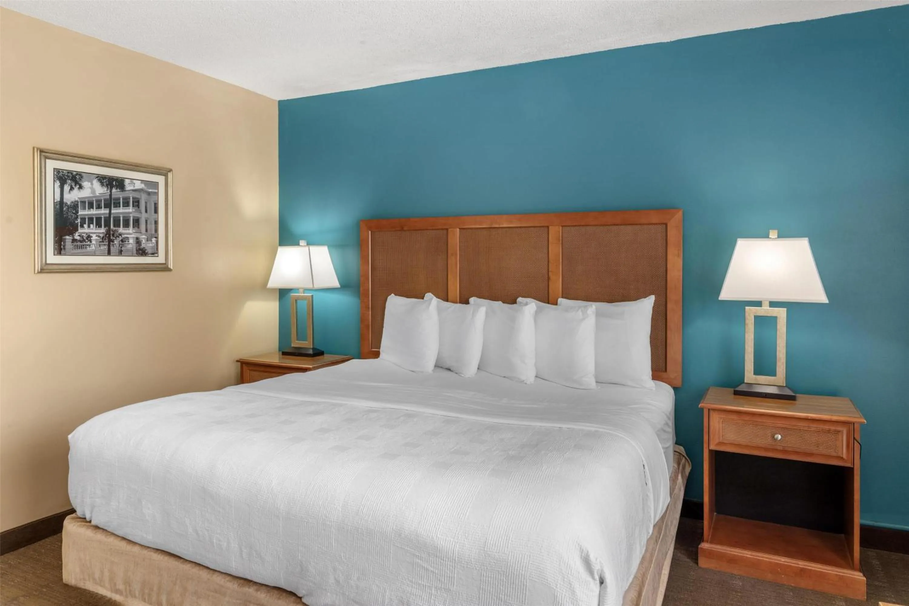 Bedroom, Bed in Best Western Charleston Inn