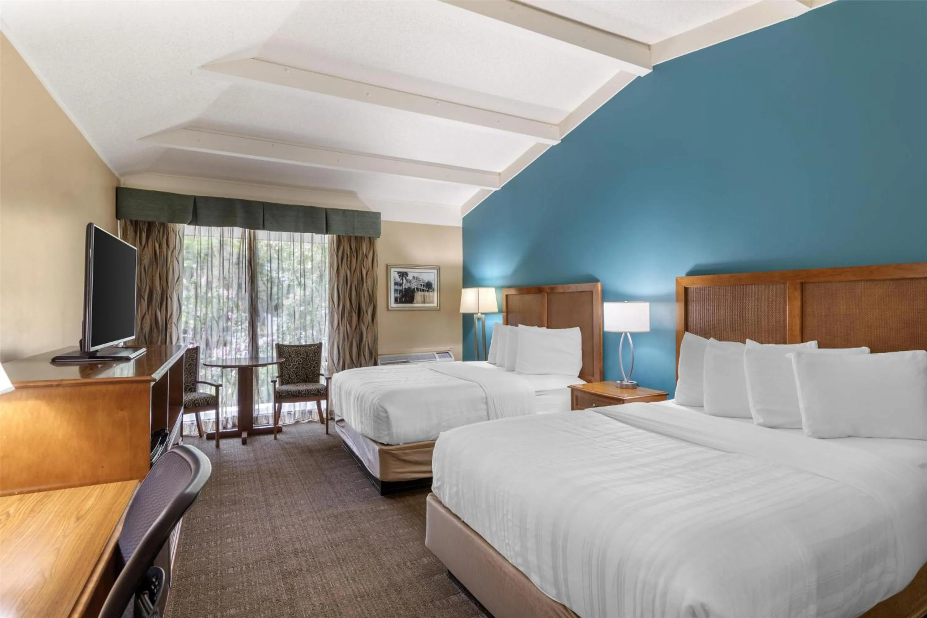 Bedroom, Bed in Best Western Charleston Inn