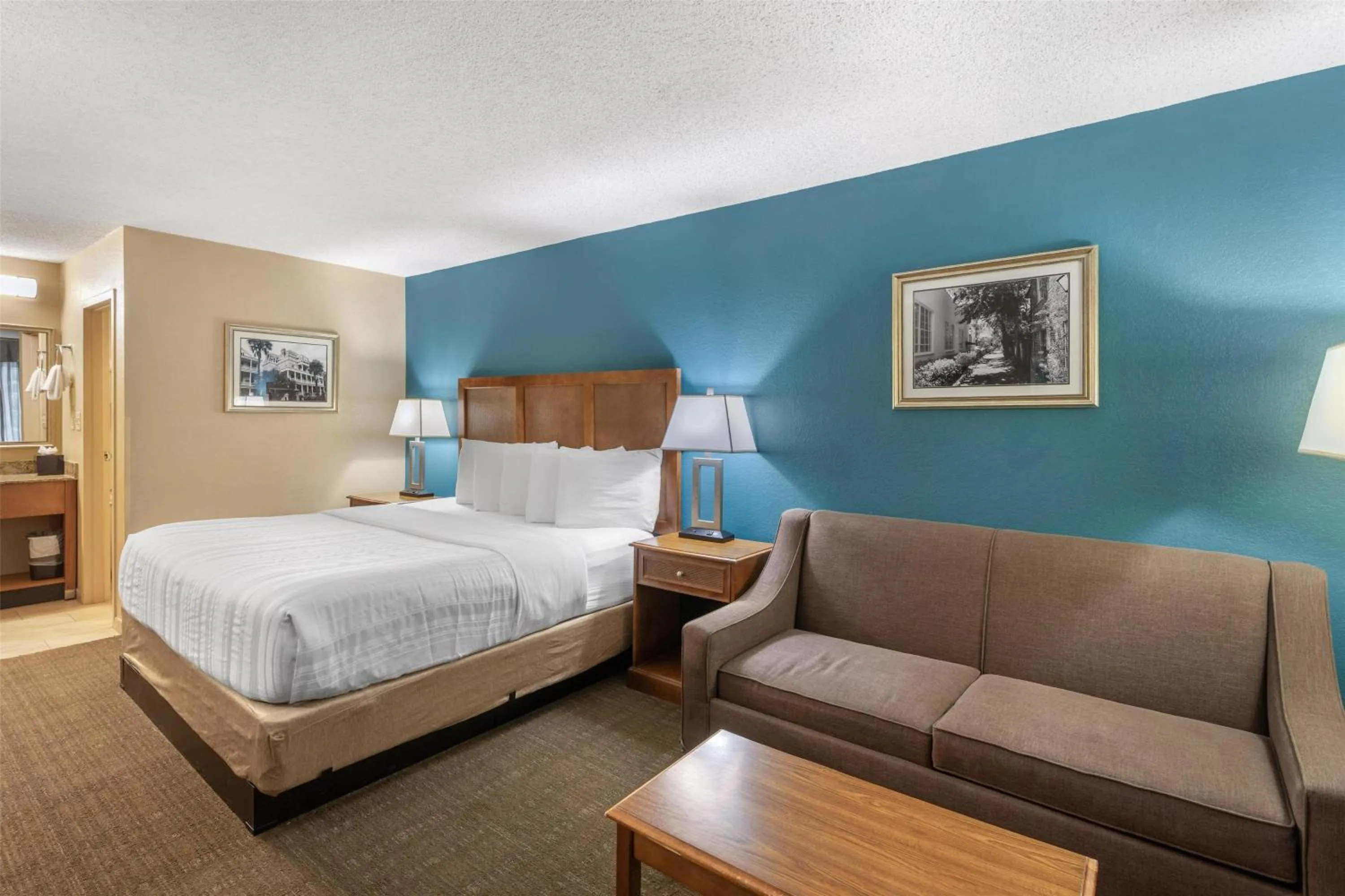Bedroom, Bed in Best Western Charleston Inn