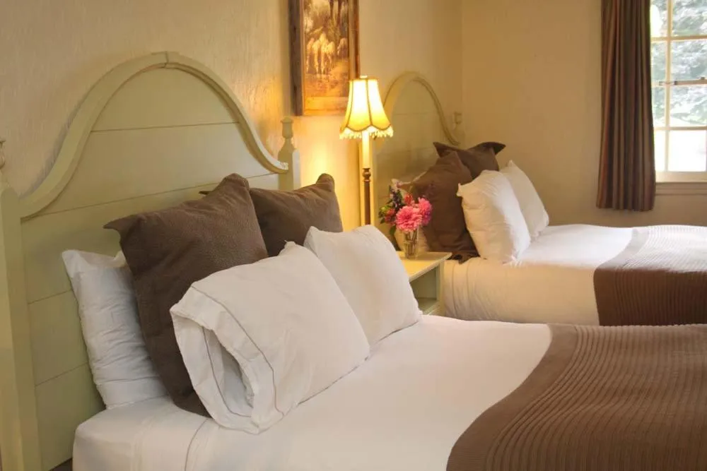 Bed in Hillwinds Inn - Blowing Rock