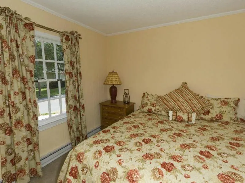 Decorative detail, Bed in Hillwinds Inn - Blowing Rock