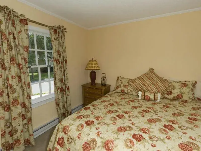 Decorative detail, Bed in Hillwinds Inn - Blowing Rock Decorative detail, Bed in Hillwinds Inn - Blowing Rock