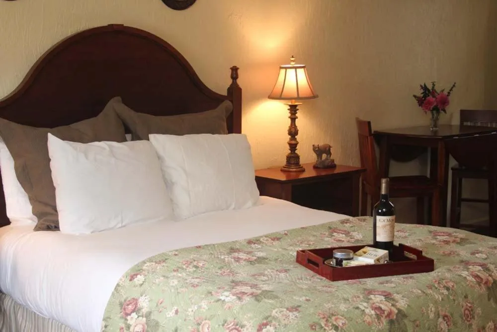 Bed in Hillwinds Inn - Blowing Rock