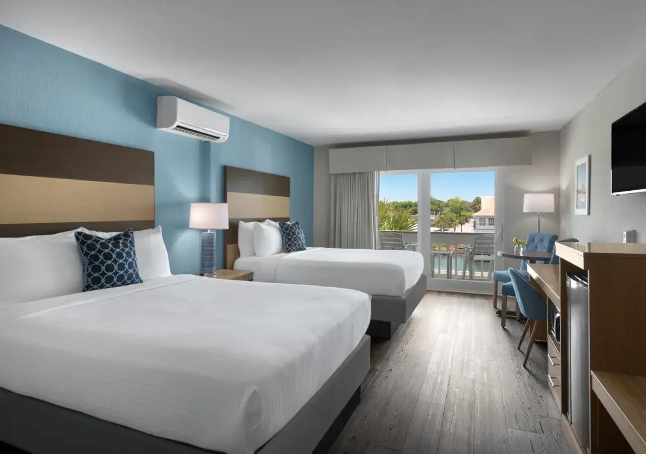 Bed in Shem Creek Inn Bed in Shem Creek Inn