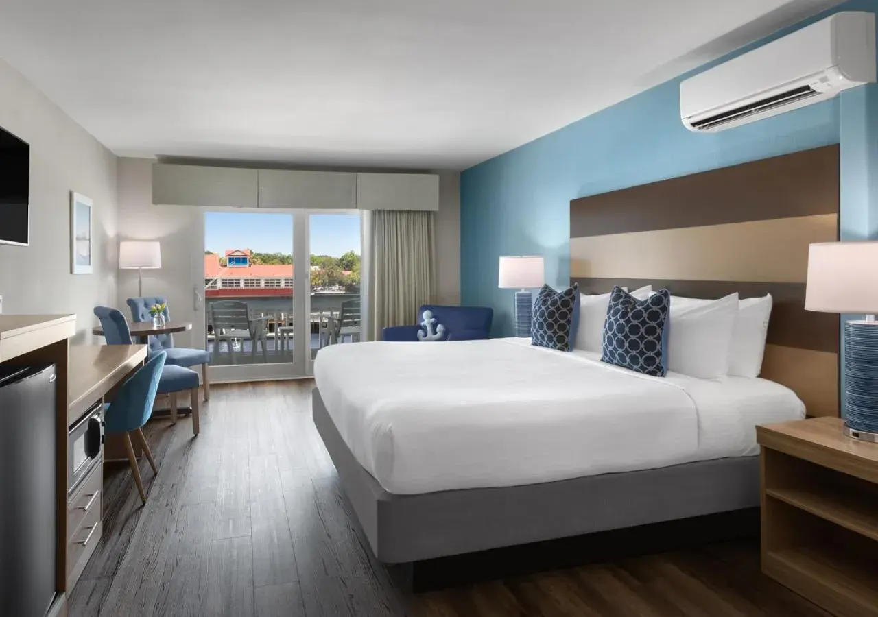 Bed in Shem Creek Inn Bed in Shem Creek Inn