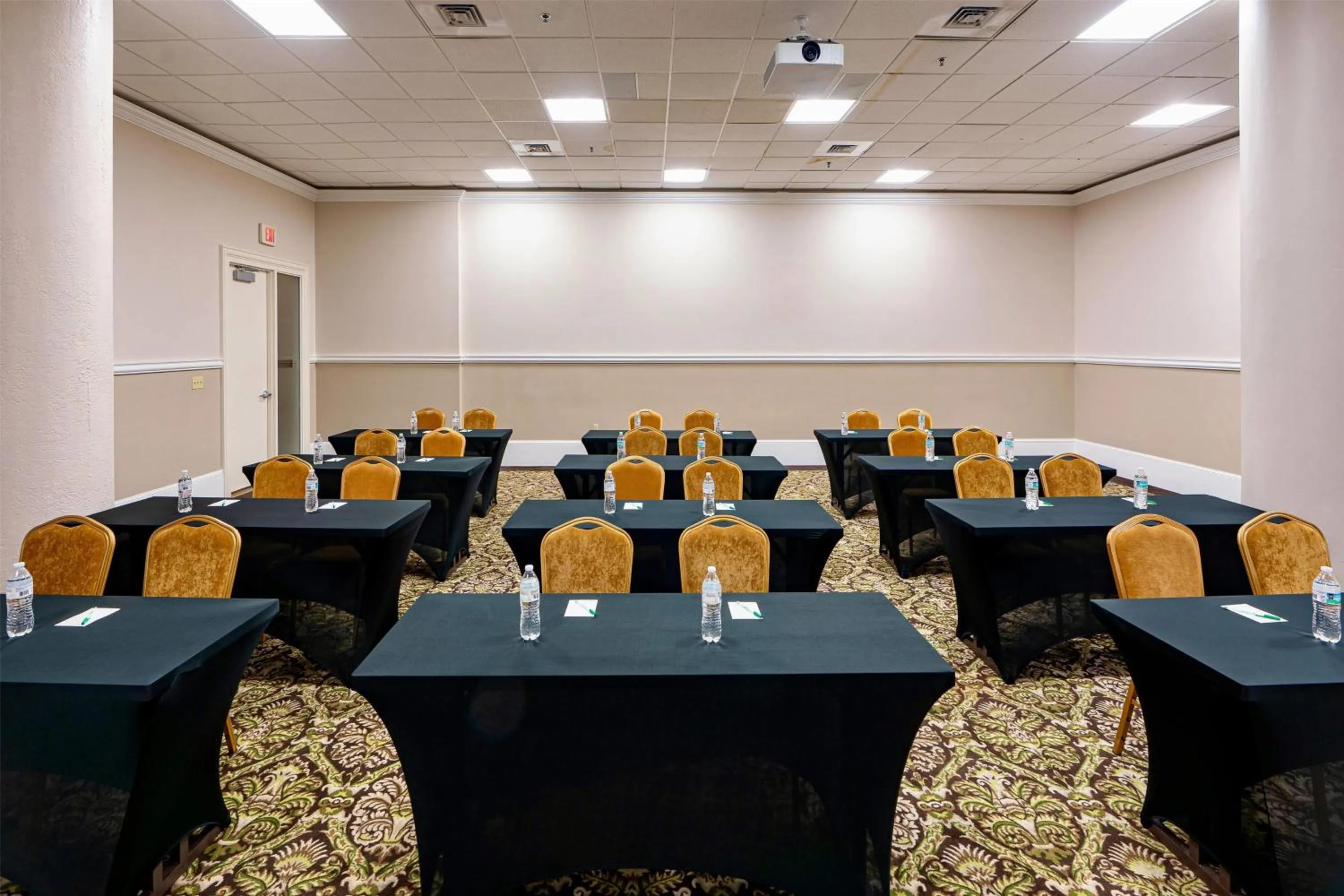 Meeting/conference room in Wyndham Garden Baronne Plaza