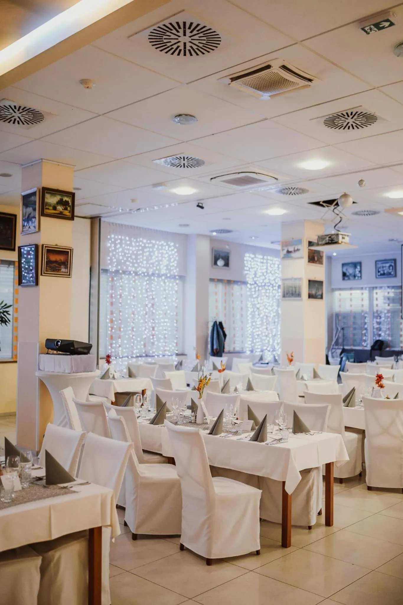 Restaurant/places to eat in Hotel Galaksija Trebnje