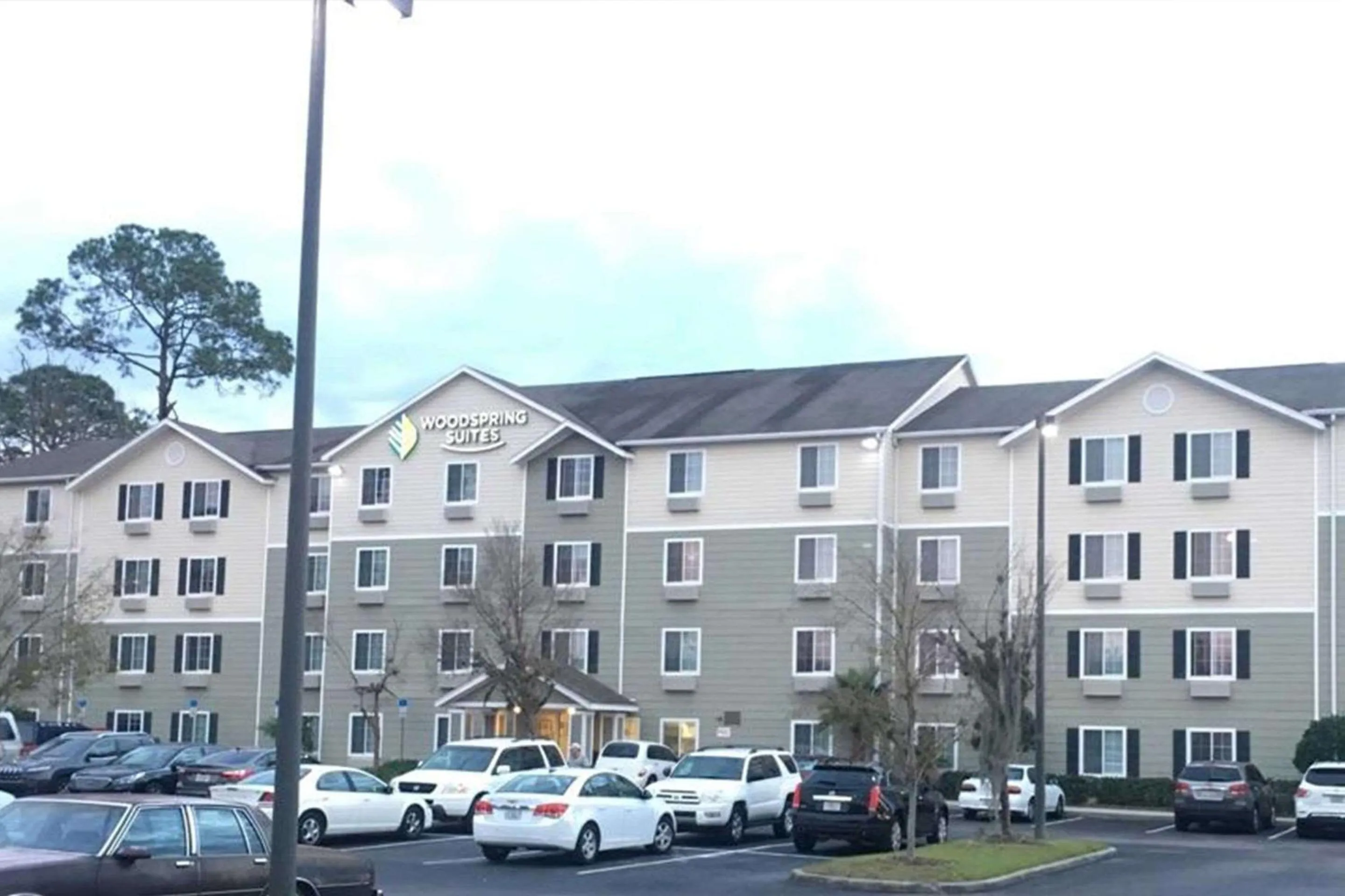 Property building in WoodSpring Suites Jacksonville Beach Blvd