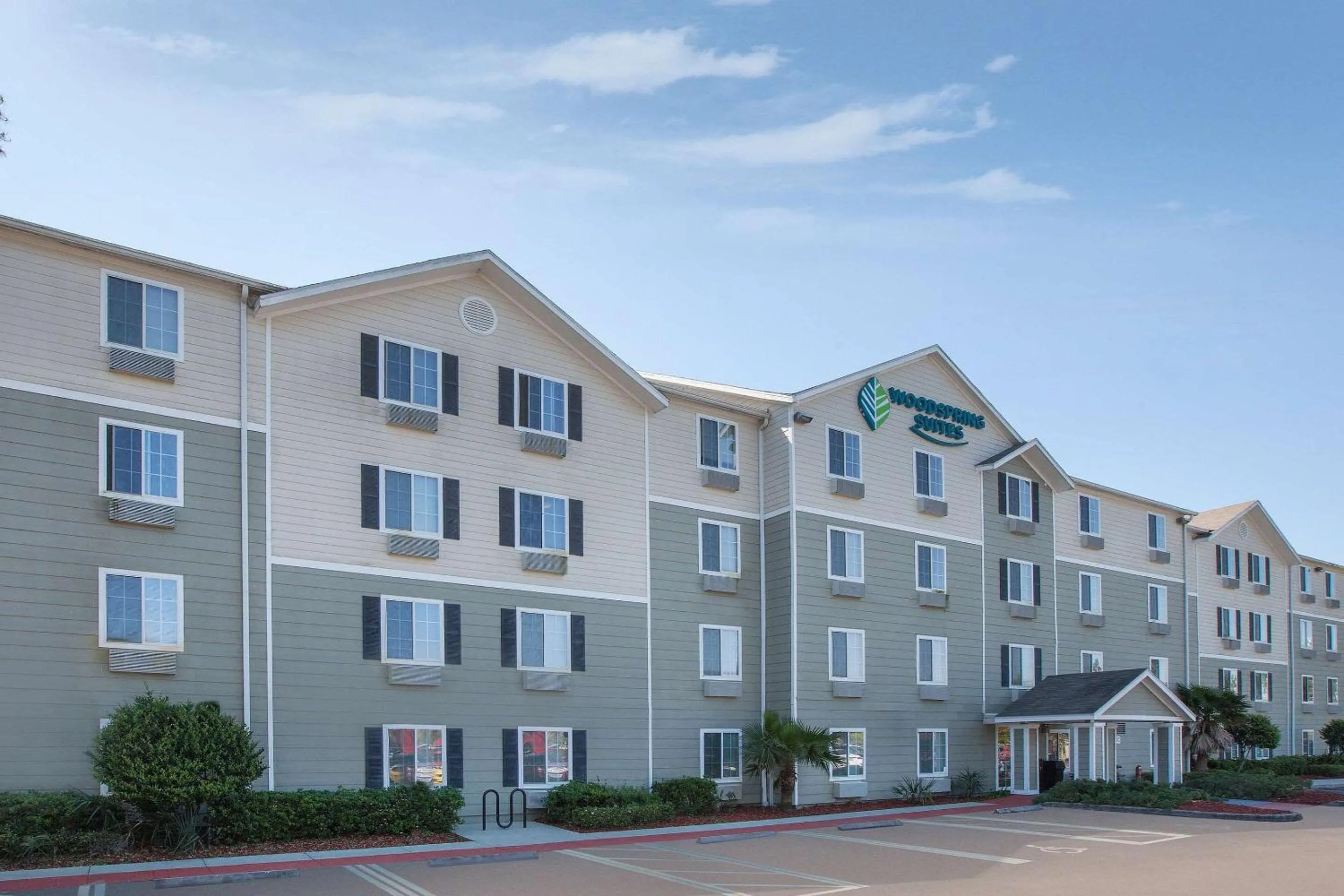 Property building in WoodSpring Suites Jacksonville Beach Blvd