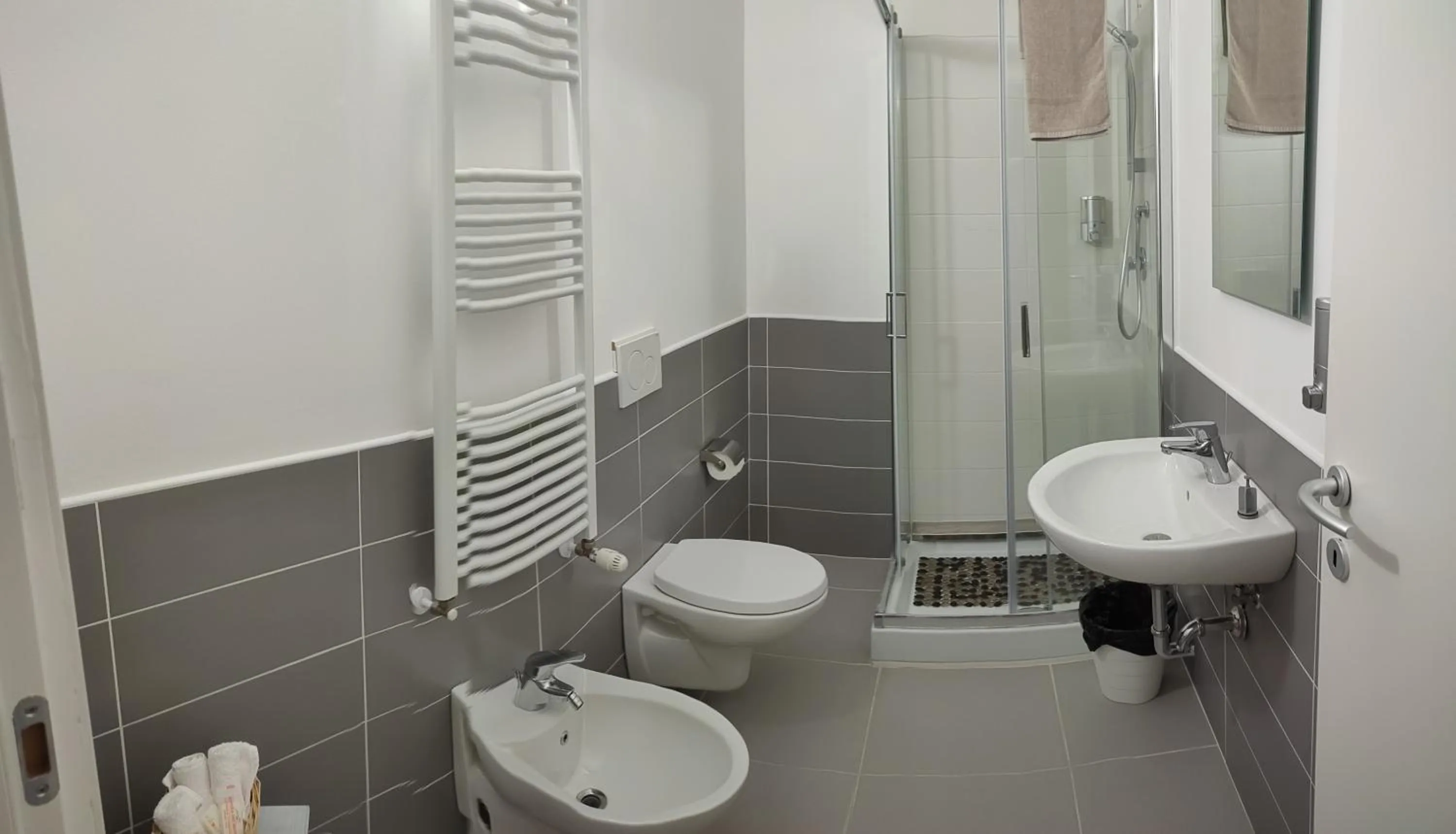 Bathroom in la staccionata bianca