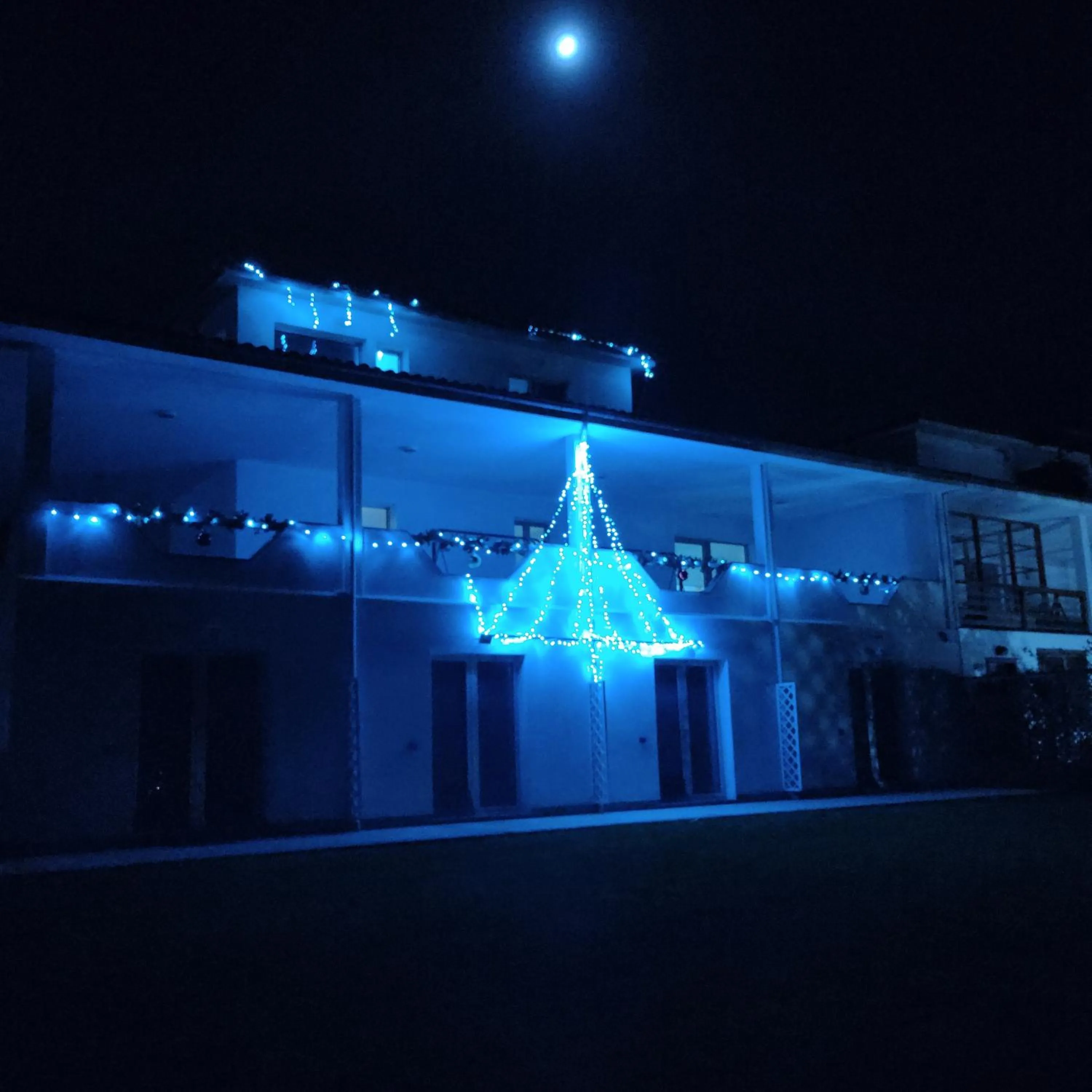 Property building in la staccionata bianca