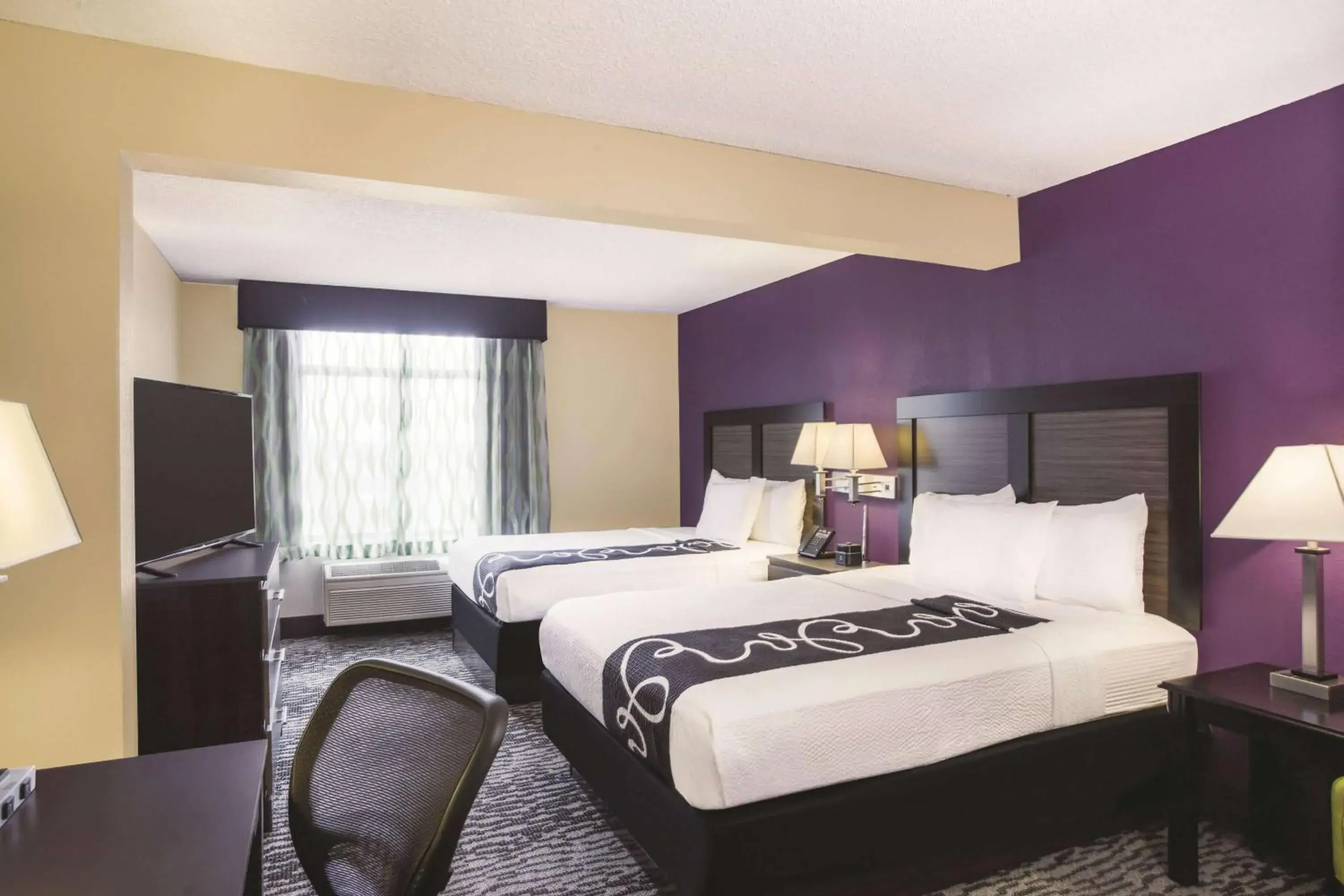 Photo of the whole room, Bed in La Quinta by Wyndham Clearwater South Photo of the whole room, Bed in La Quinta by Wyndham Clearwater South