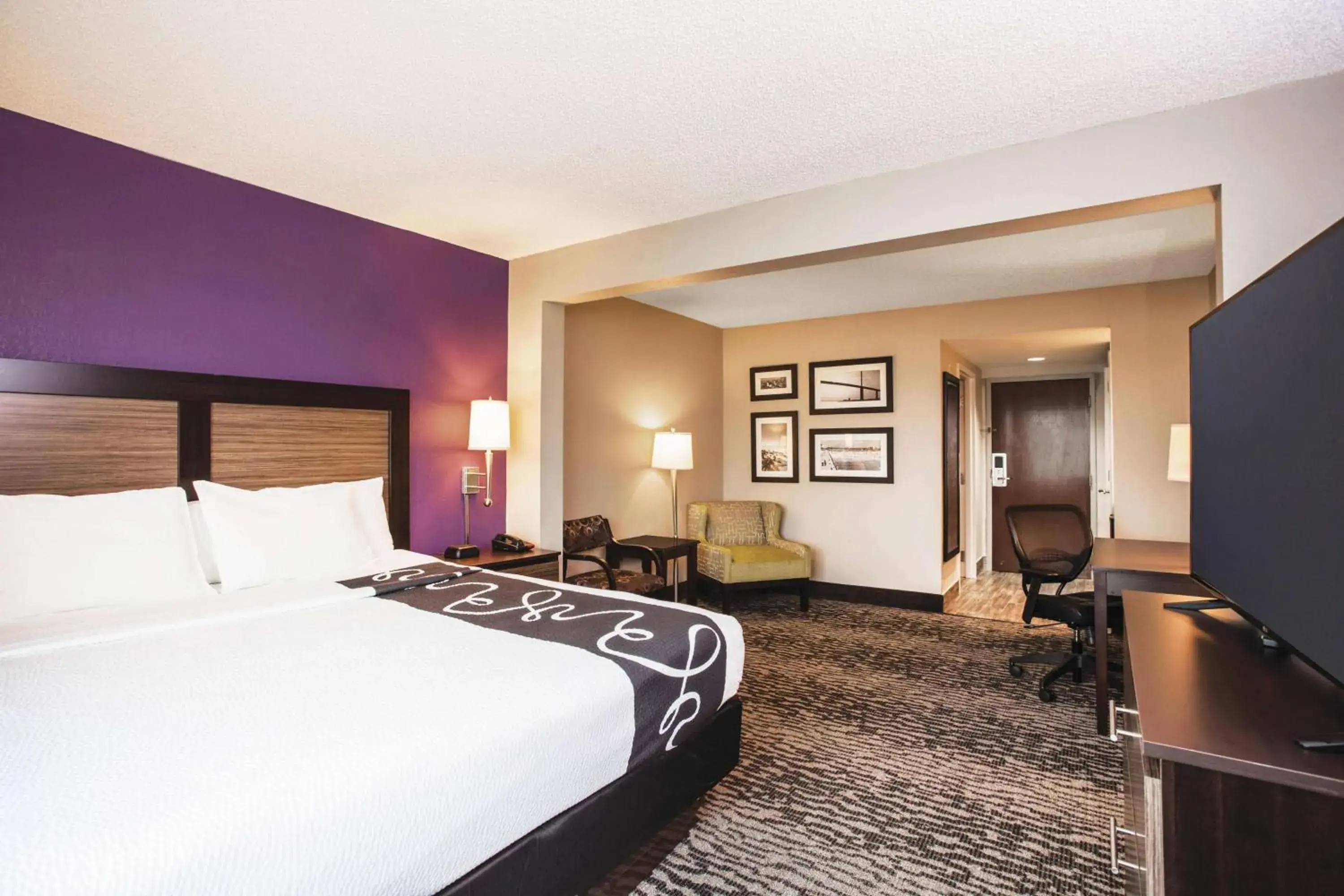 Photo of the whole room, Bed in La Quinta by Wyndham Clearwater South Photo of the whole room, Bed in La Quinta by Wyndham Clearwater South