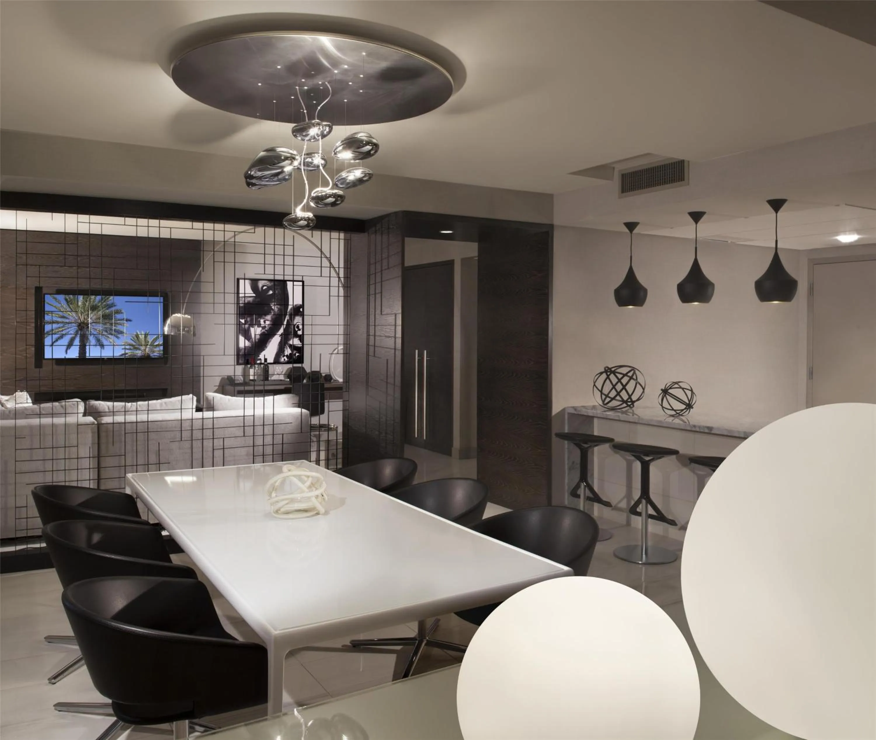 Photo of the whole room in Hyatt Regency Los Angeles International Airport