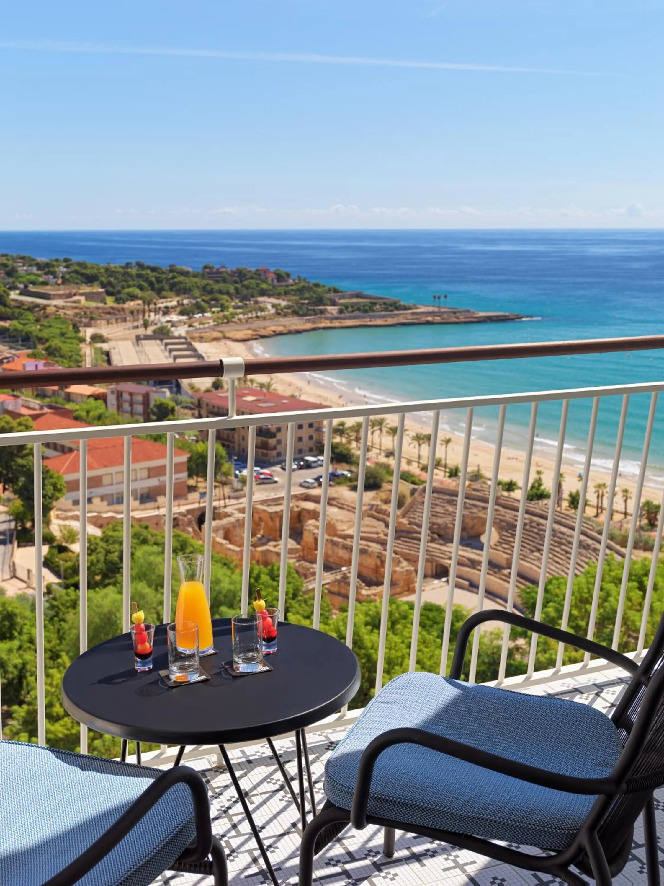 Photo of the whole room in H10 Imperial Tarraco 4 Sup