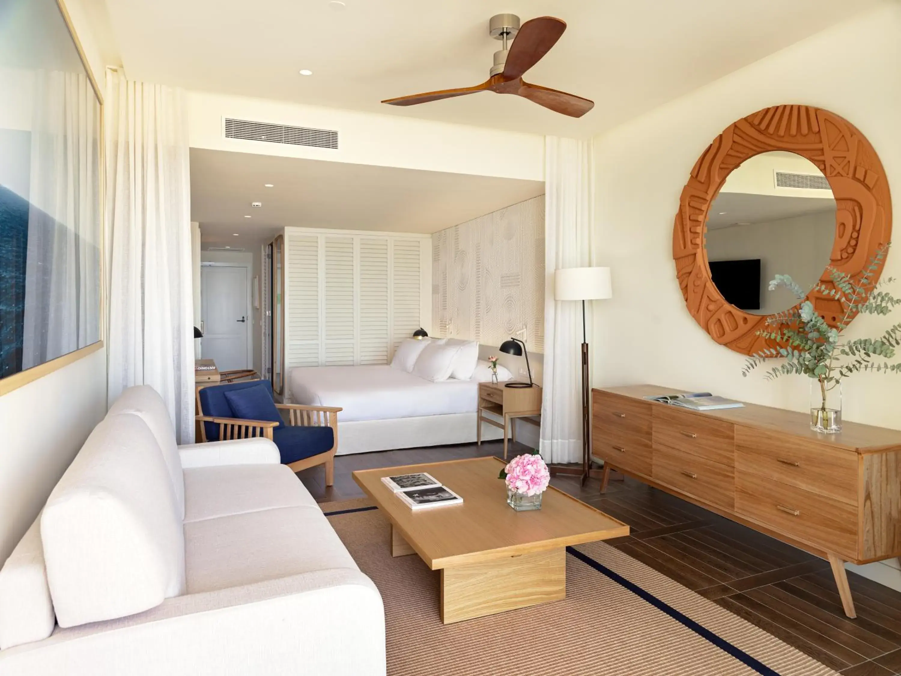 Photo of the whole room in H10 Imperial Tarraco 4 Sup Photo of the whole room in H10 Imperial Tarraco 4 Sup