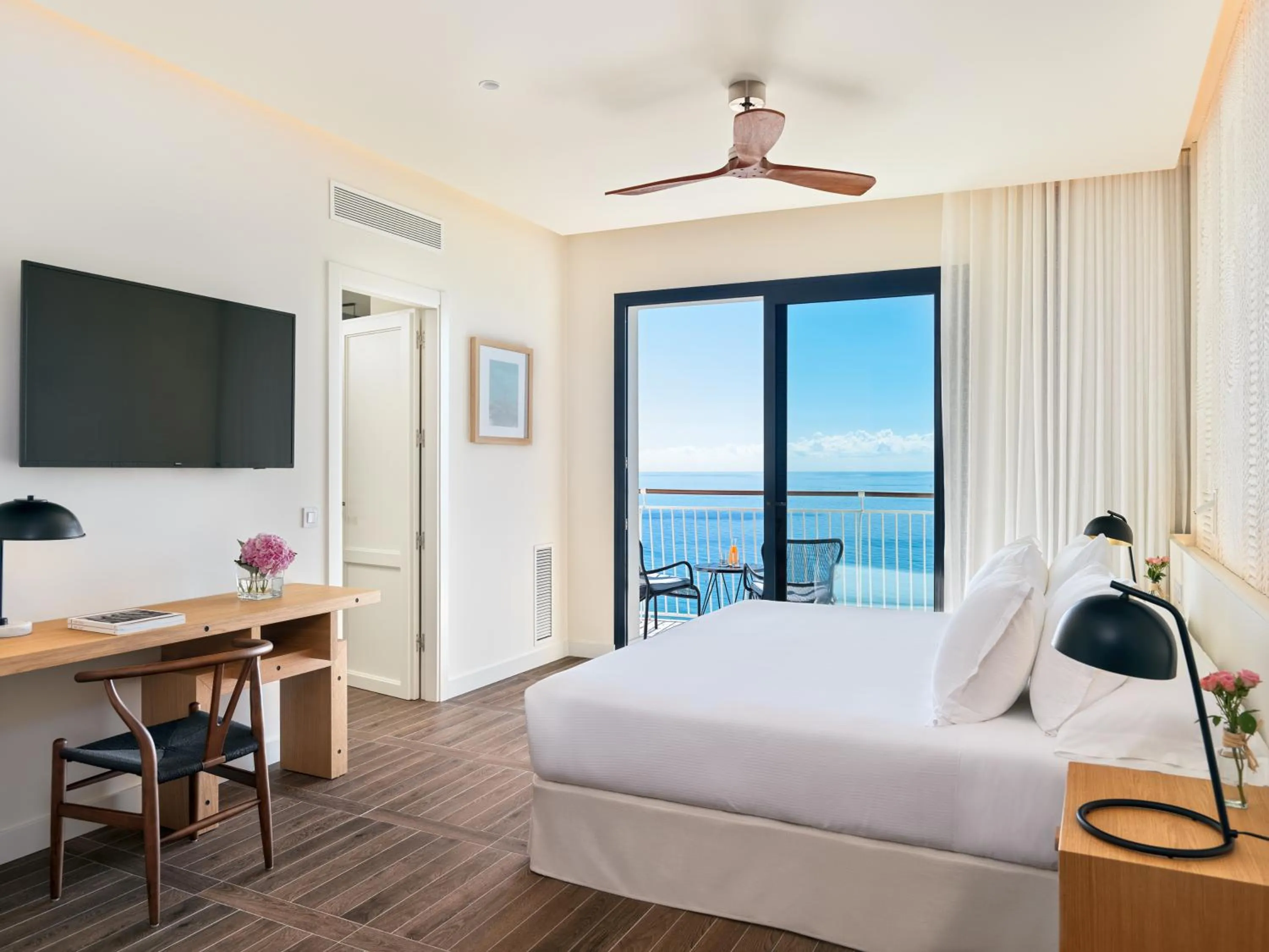 Bedroom, Bed in H10 Imperial Tarraco 4 Sup