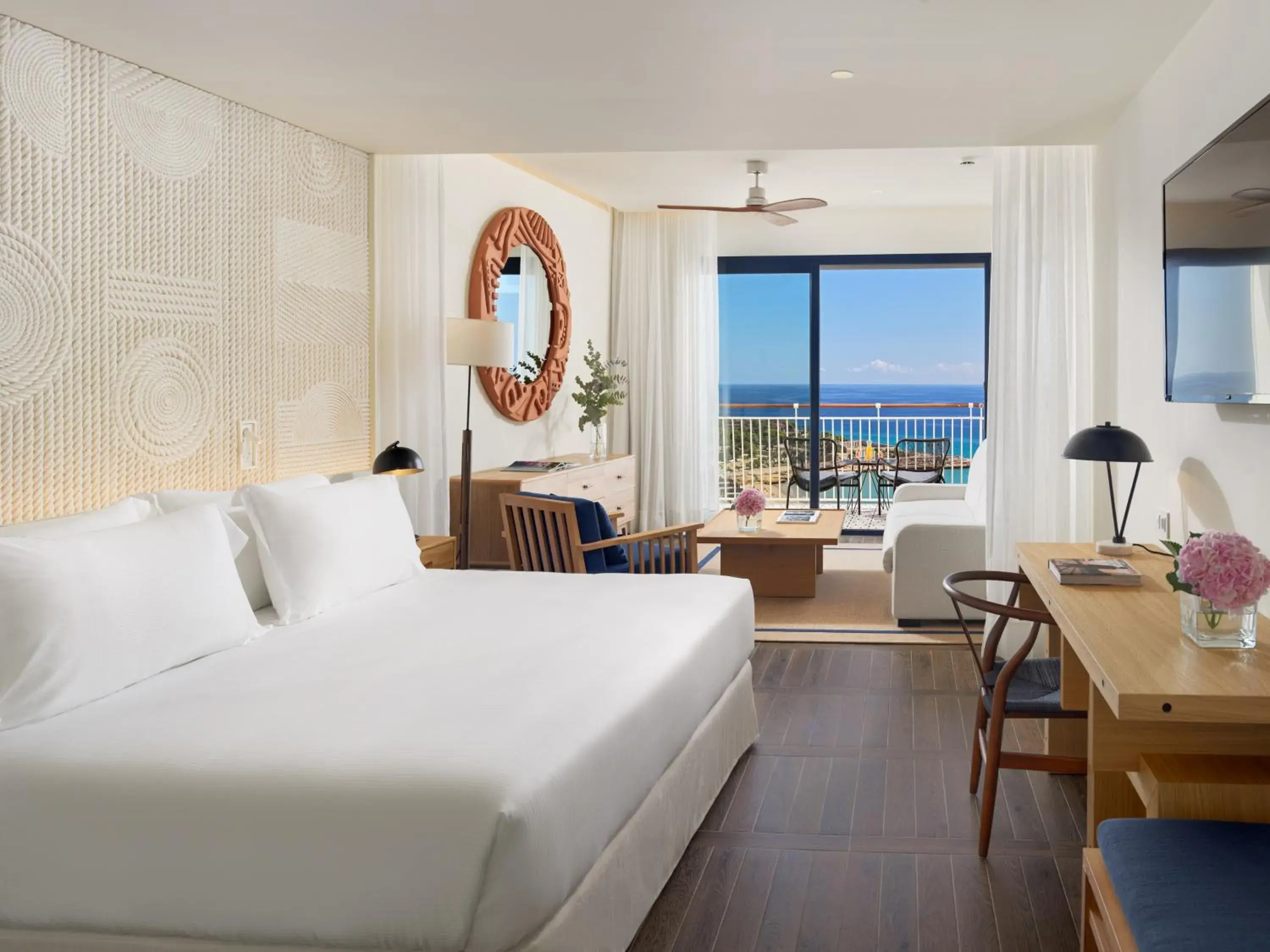 Photo of the whole room, Bed in H10 Imperial Tarraco 4 Sup Photo of the whole room, Bed in H10 Imperial Tarraco 4 Sup