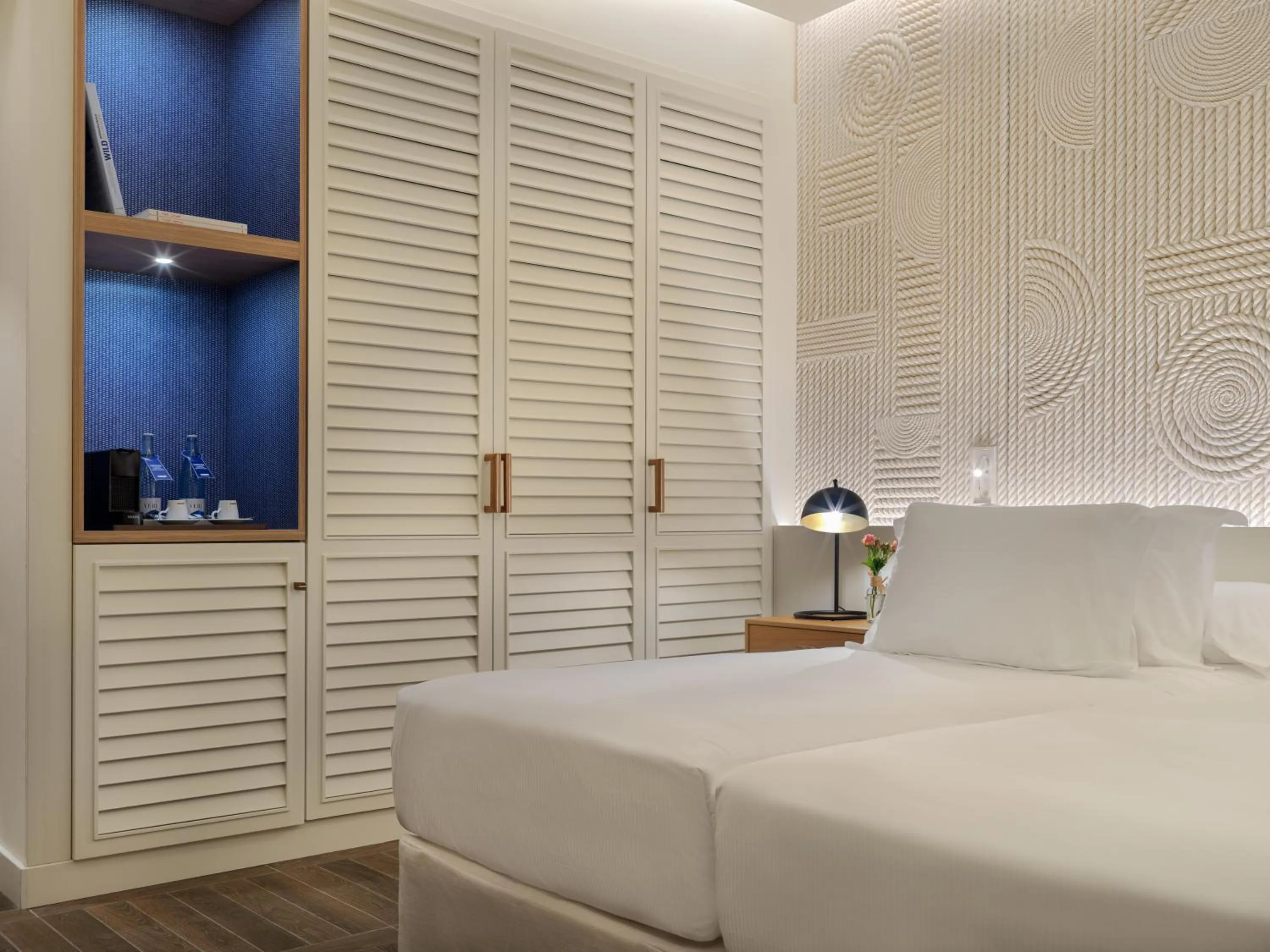 Coffee/tea facilities, Bed in H10 Imperial Tarraco 4 Sup