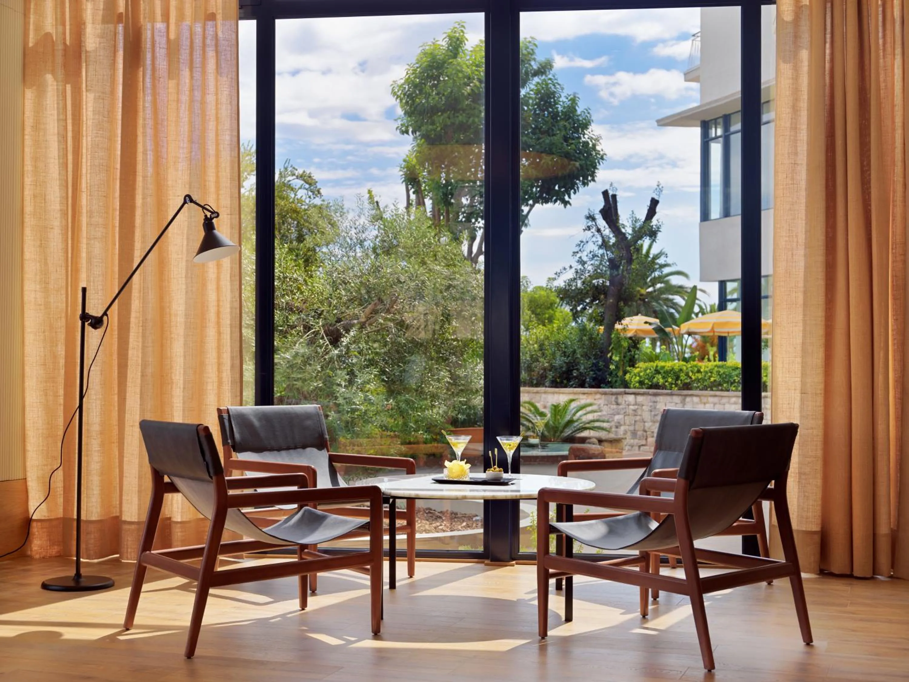 Lounge or bar in H10 Imperial Tarraco 4 Sup