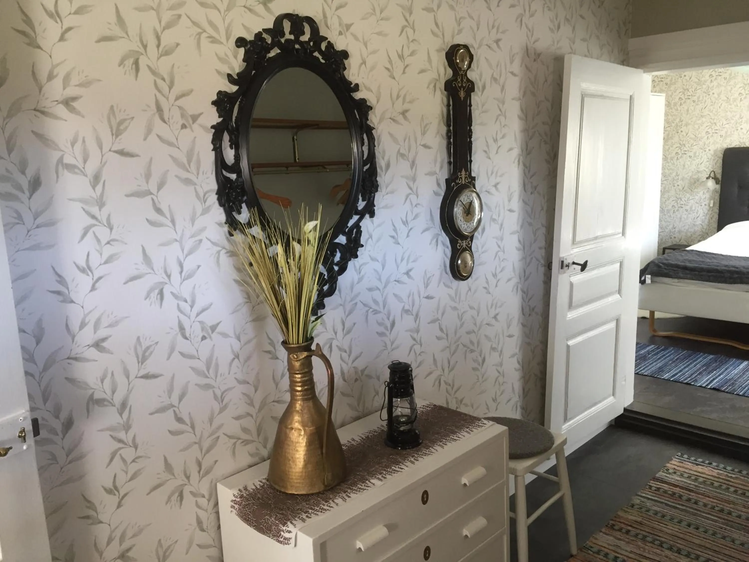 Property building, Bed in Stenbrottets lillstuga