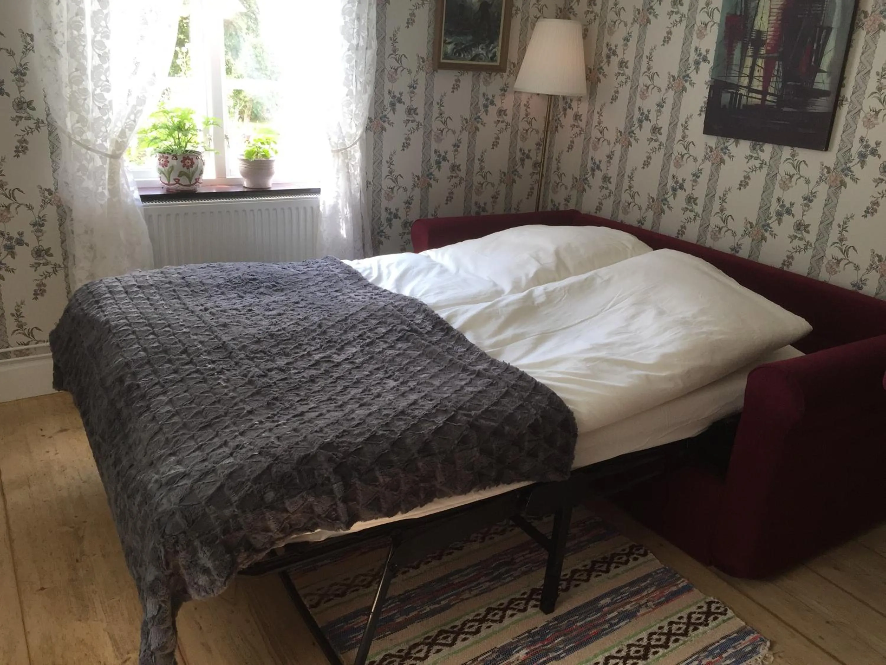 Bed in Stenbrottets lillstuga