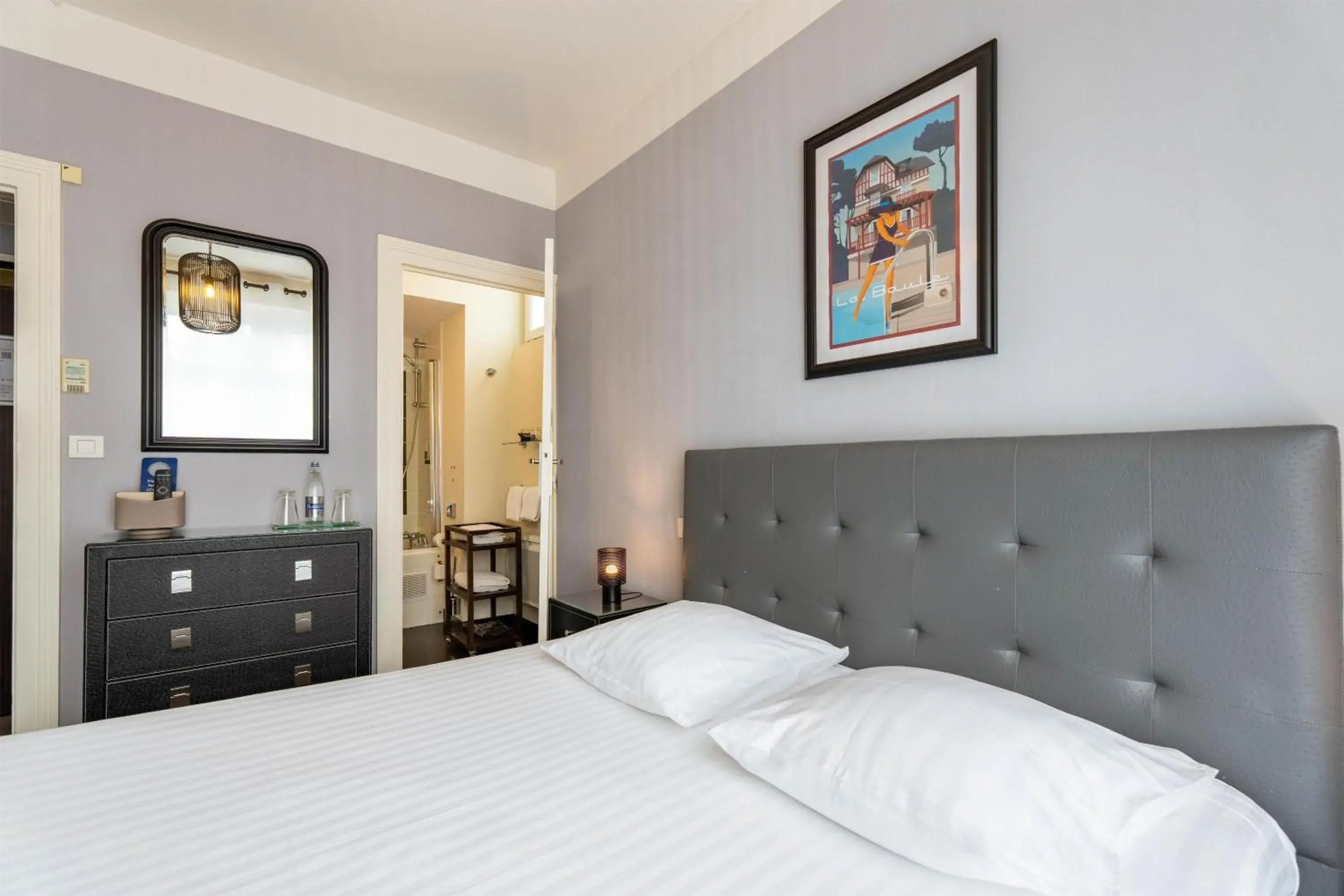 Bedroom, Bed in Best Western Hôtel Brittany La Baule Centre & Plages Bedroom, Bed in Best Western Hôtel Brittany La Baule Centre & Plages