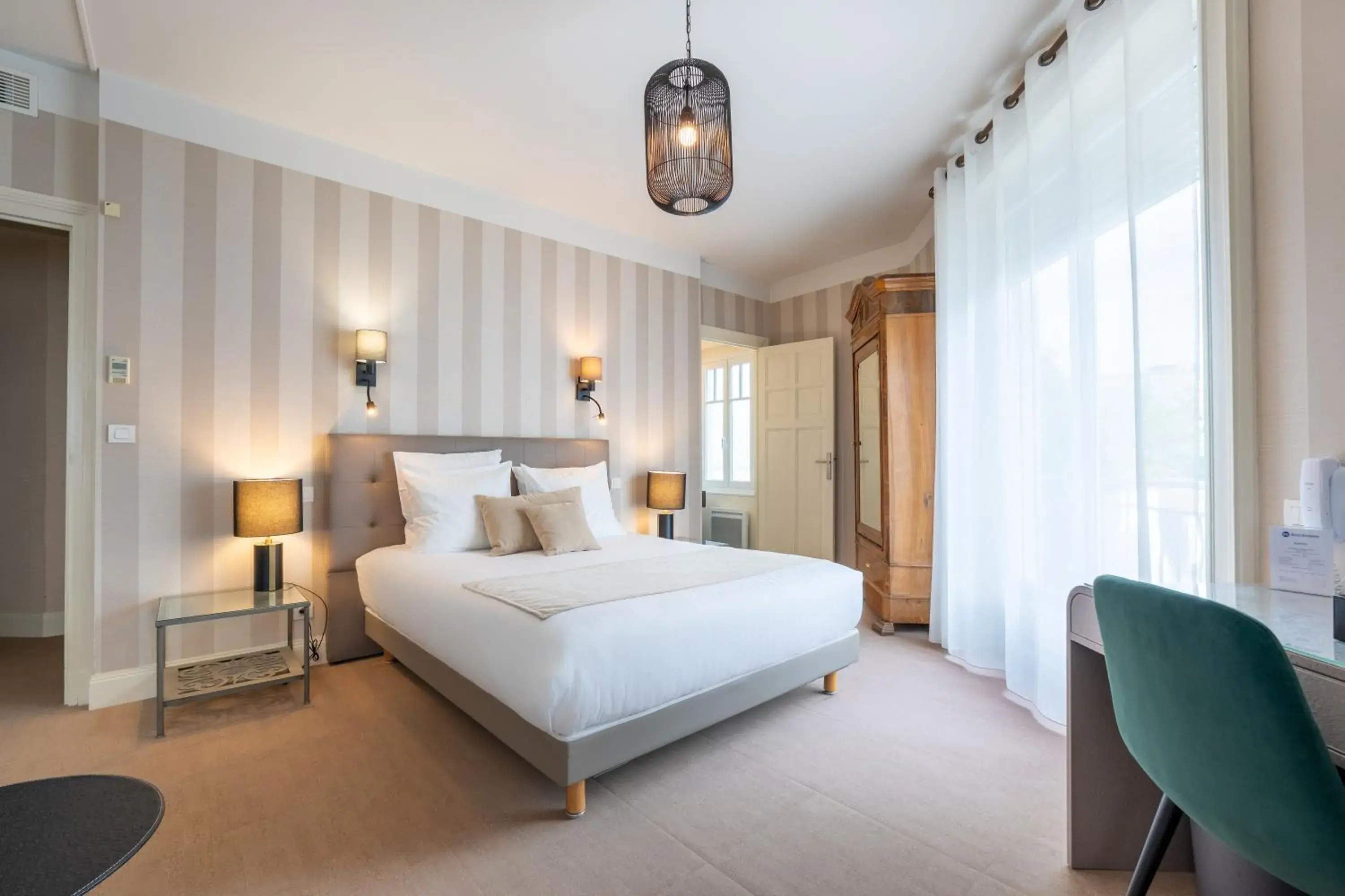 Sea view, Bed in Best Western Hôtel Brittany La Baule Centre & Plages Sea view, Bed in Best Western Hôtel Brittany La Baule Centre & Plages