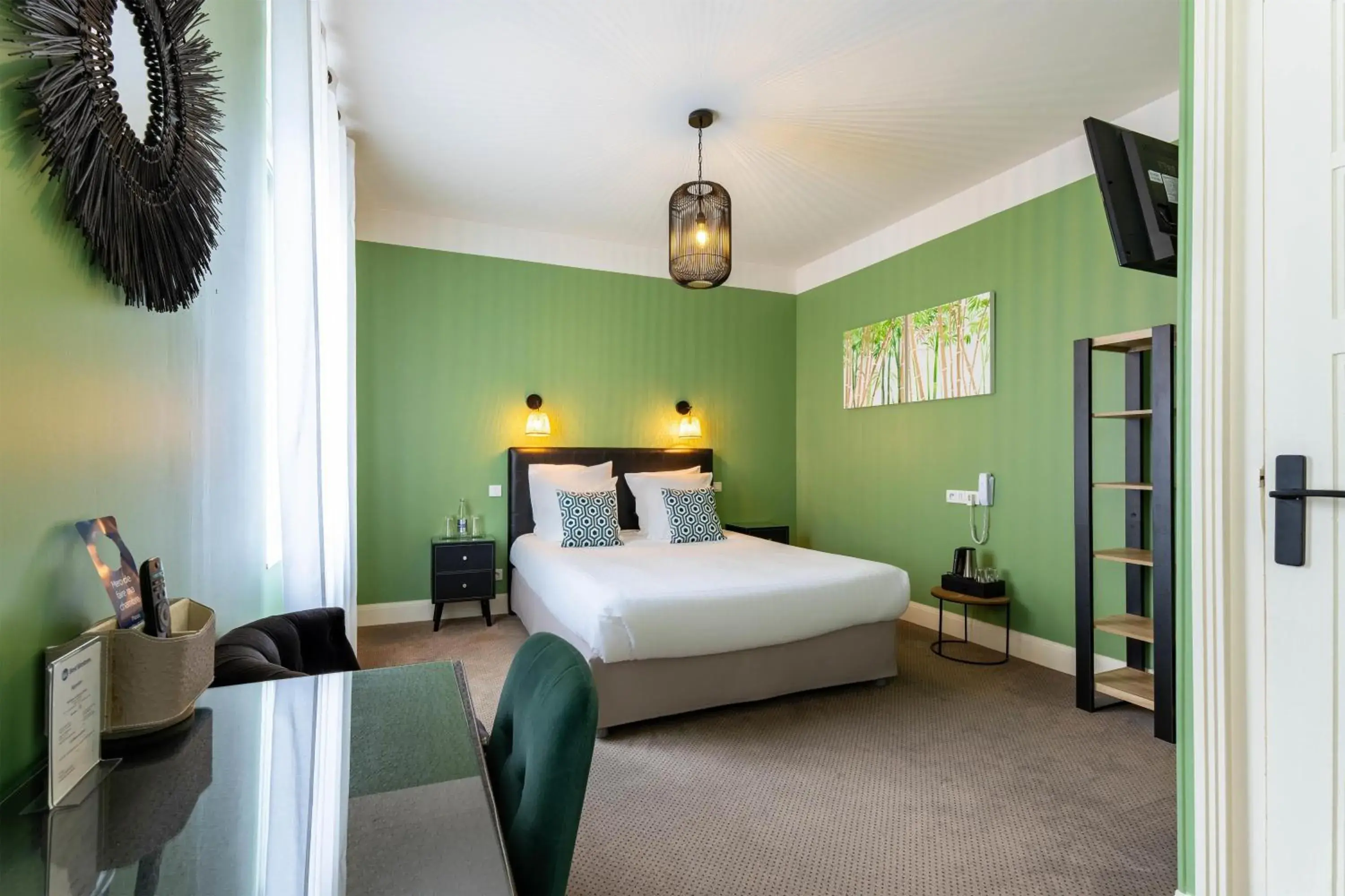 Bedroom, Bed in Best Western Hôtel Brittany La Baule Centre & Plages Bedroom, Bed in Best Western Hôtel Brittany La Baule Centre & Plages