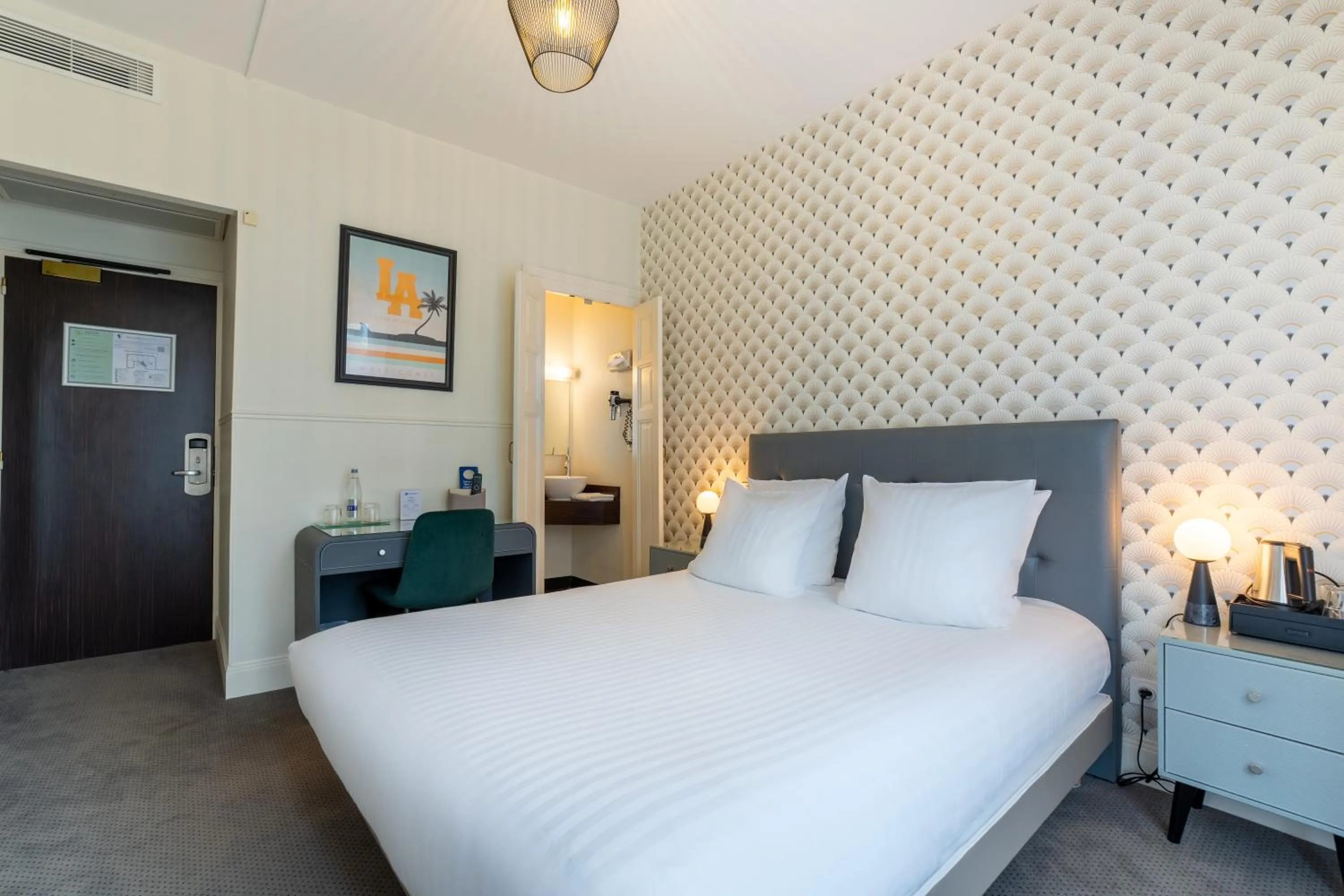 Bedroom, Bed in Best Western Hôtel Brittany La Baule Centre & Plages