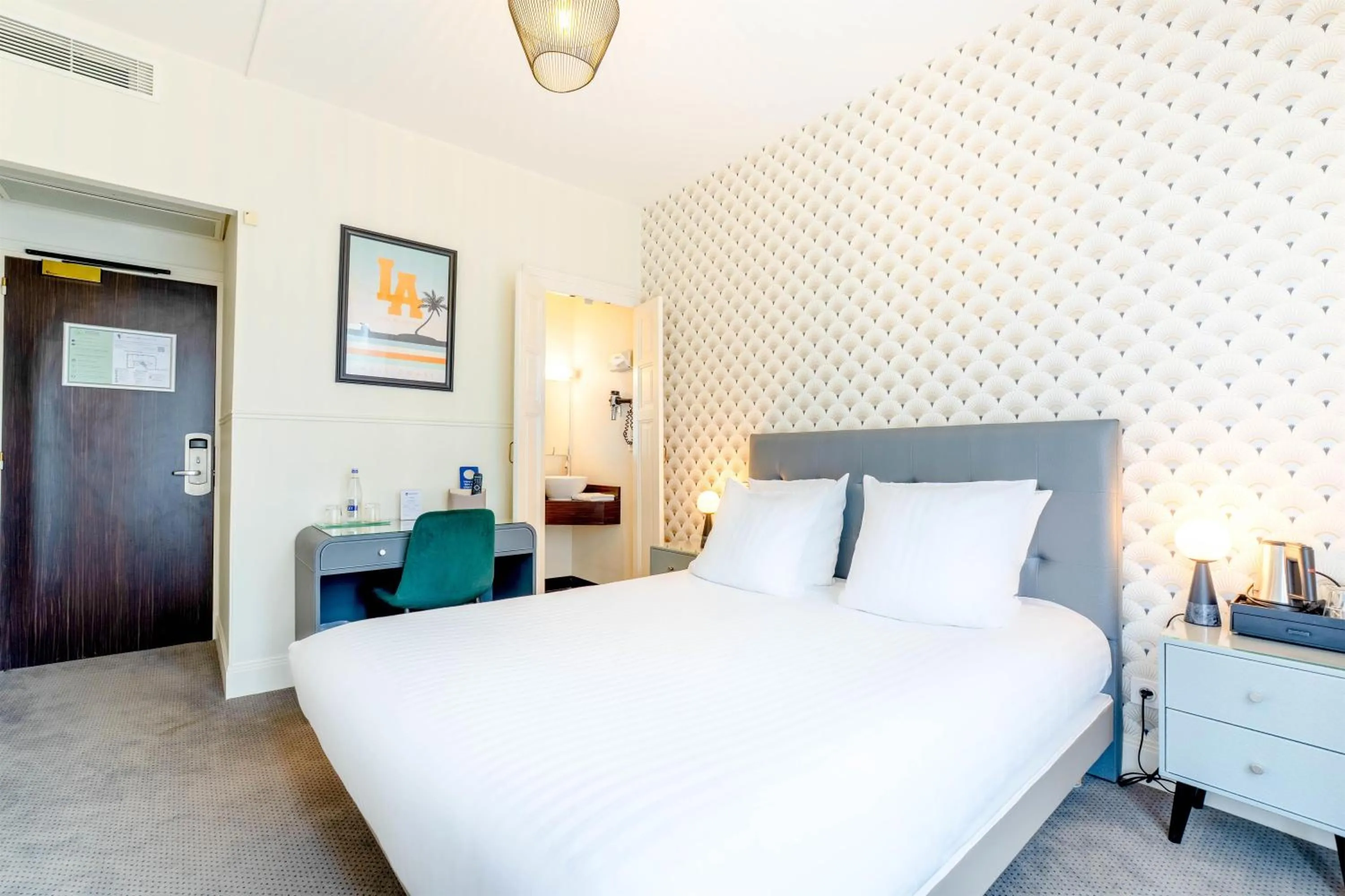 Bedroom, Bed in Best Western Hôtel Brittany La Baule Centre & Plages