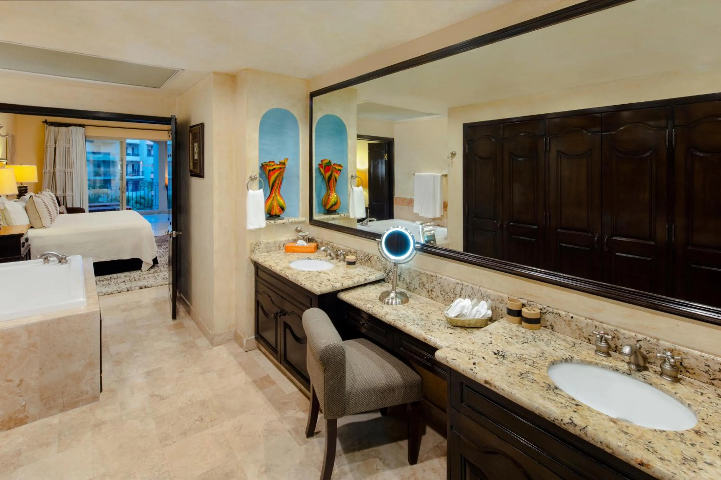 Bathroom, Bed in Cabo La Estancia