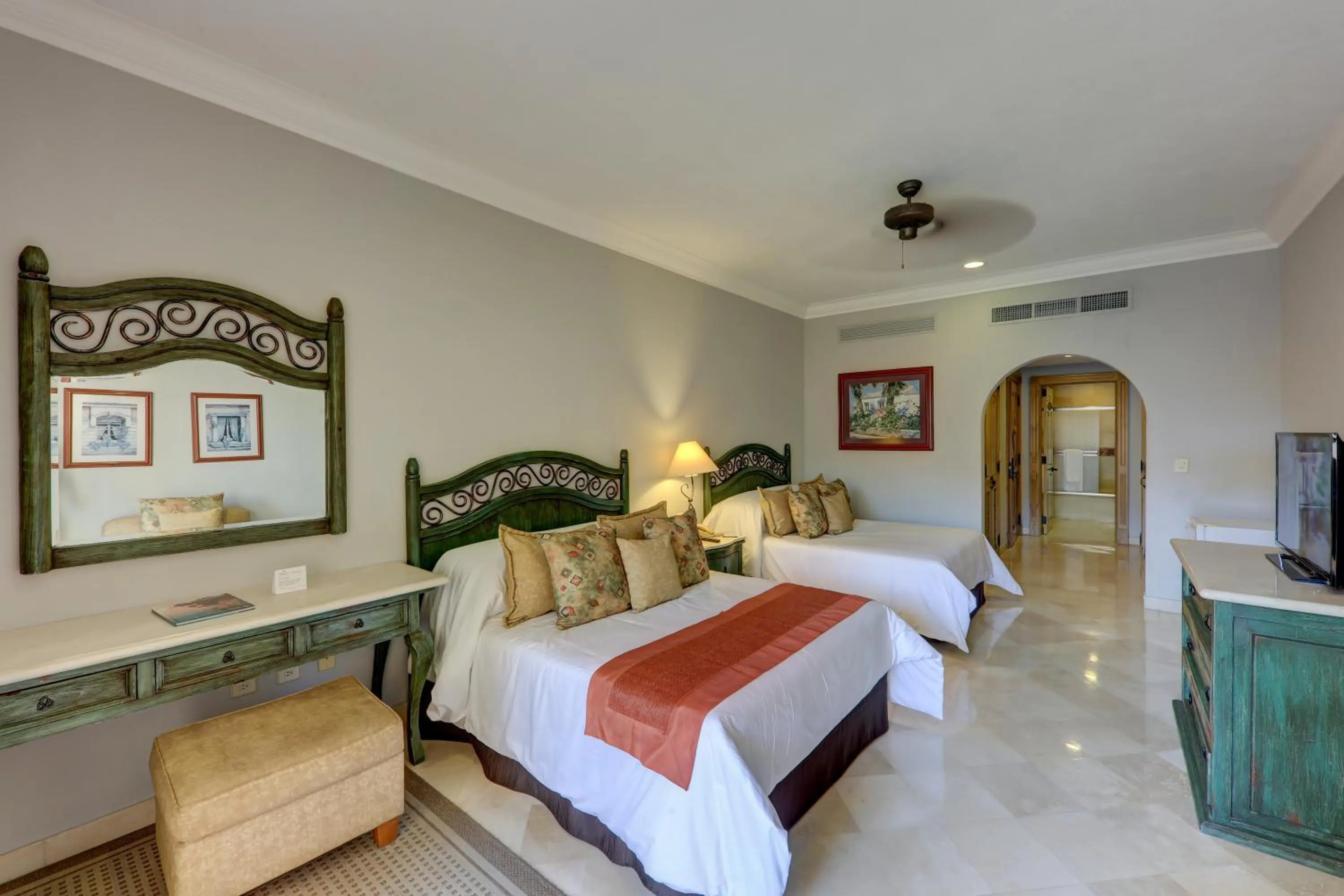 Photo of the whole room, Bed in Cabo La Estancia