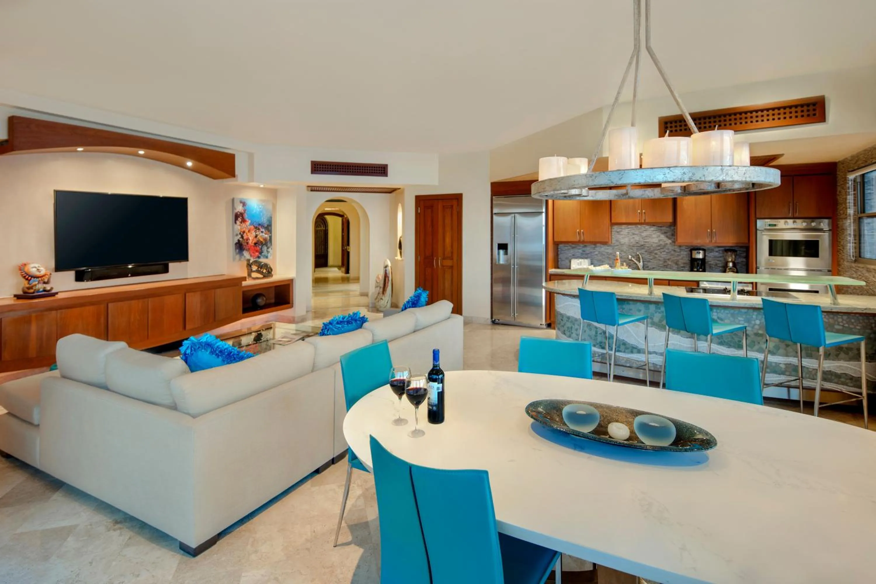 TV and multimedia in Cabo La Estancia