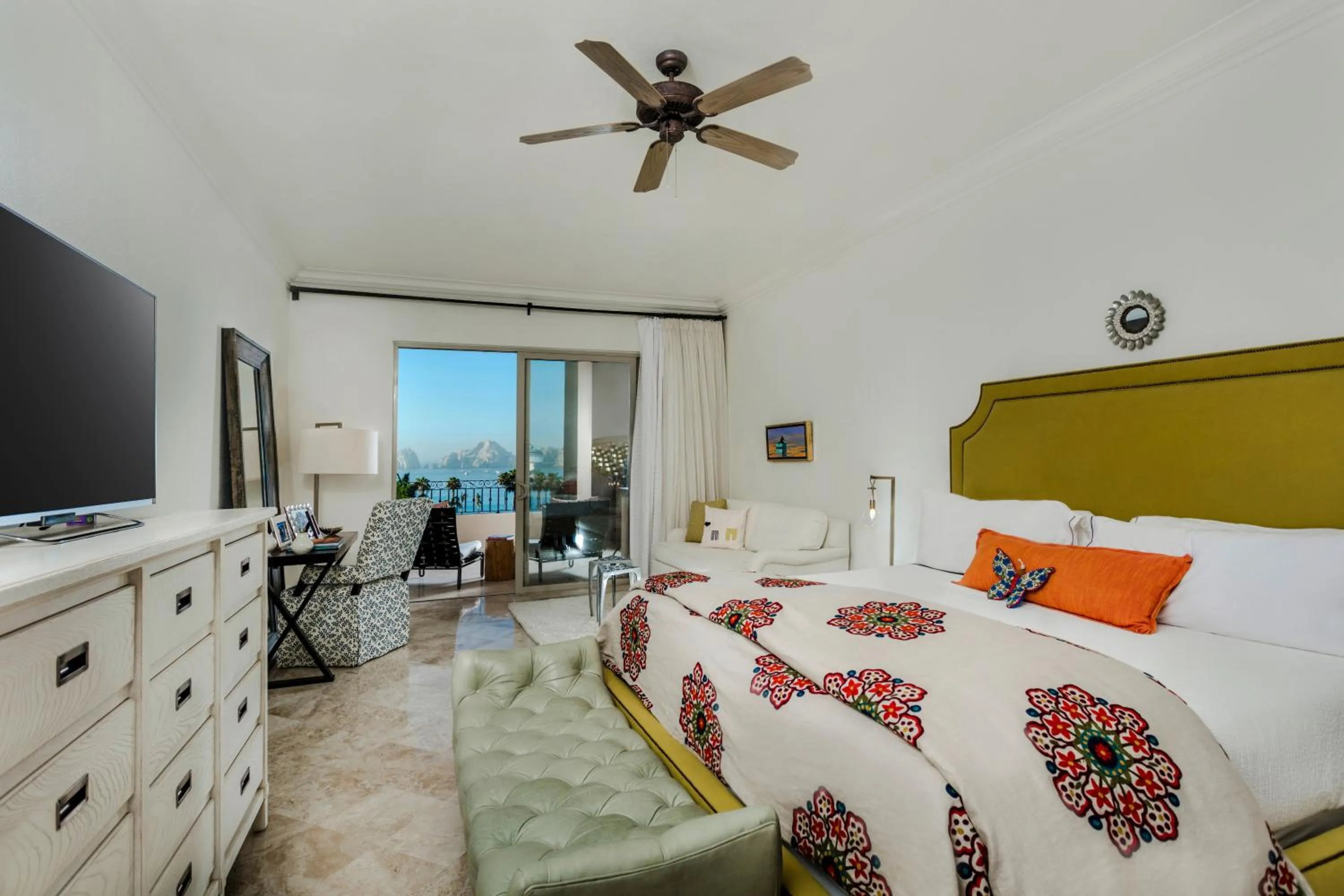 Photo of the whole room, Bed in Cabo La Estancia