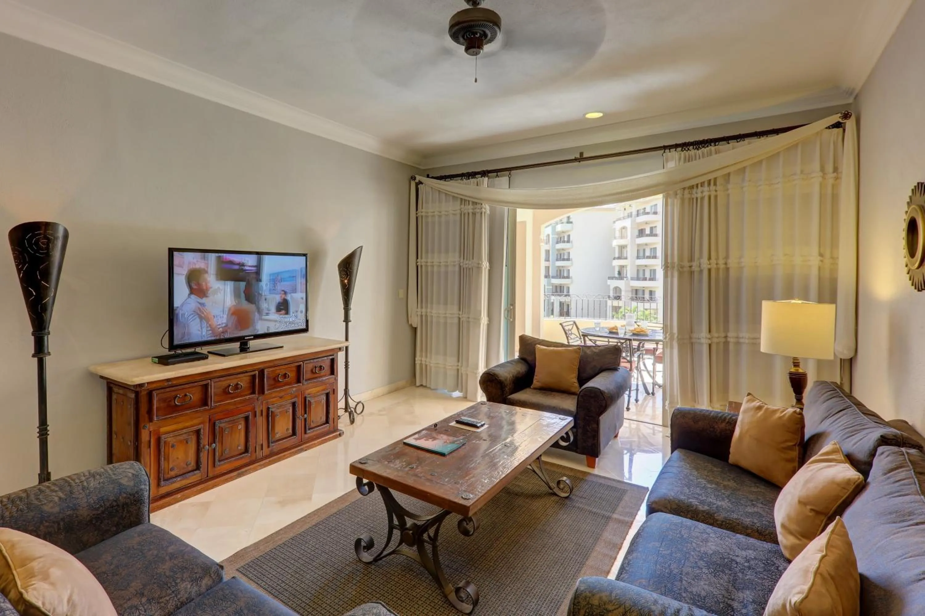 TV and multimedia in Cabo La Estancia